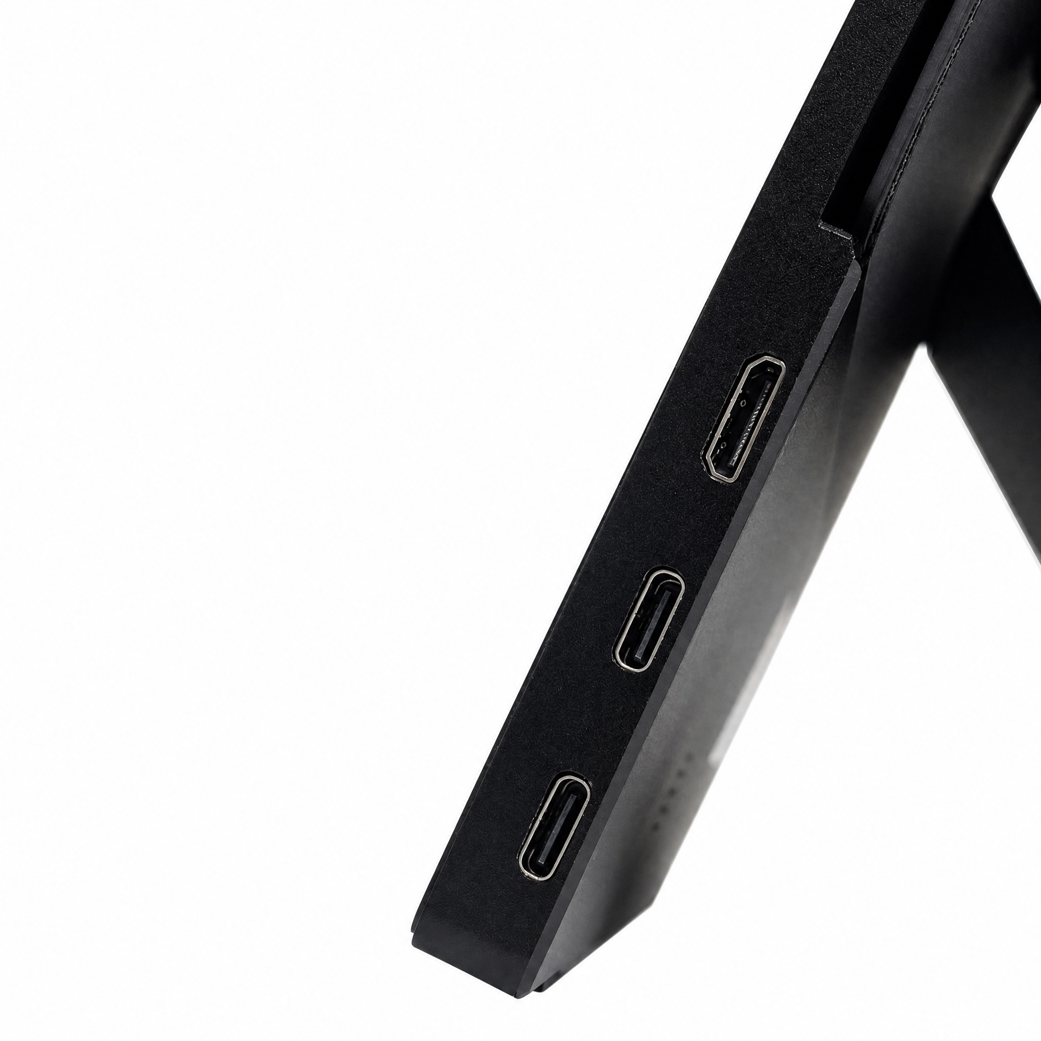 Un monitor negro con tres puertos en el lateral.