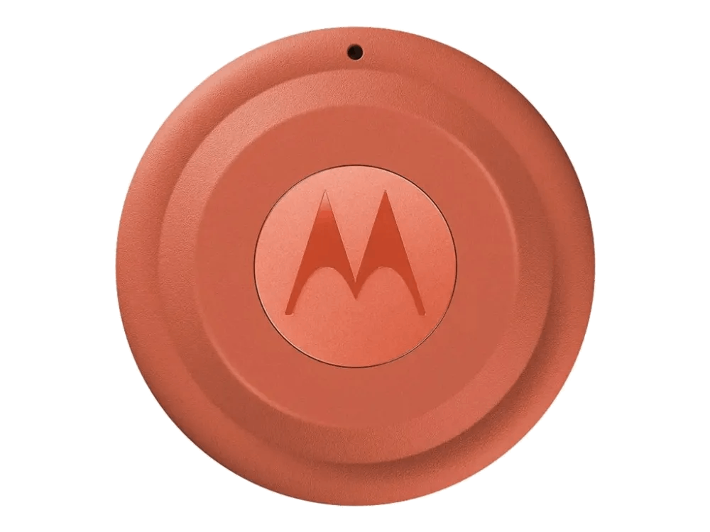 Un llavero redondo, color coral, con el logo de Motorola en el centro.
