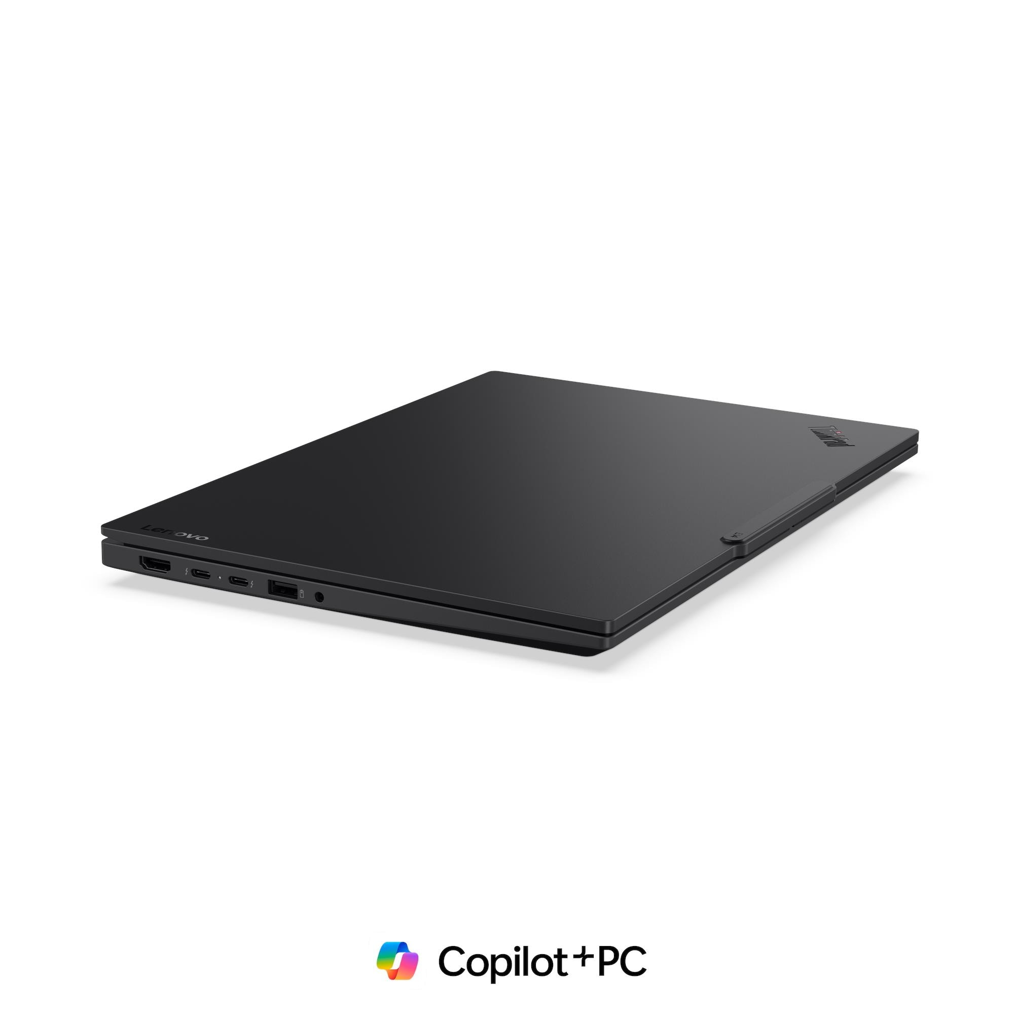 Schwarzer Laptop mit ThinkPad-Logo, seitlich mit Anschlüssen, auf weißem Grund.