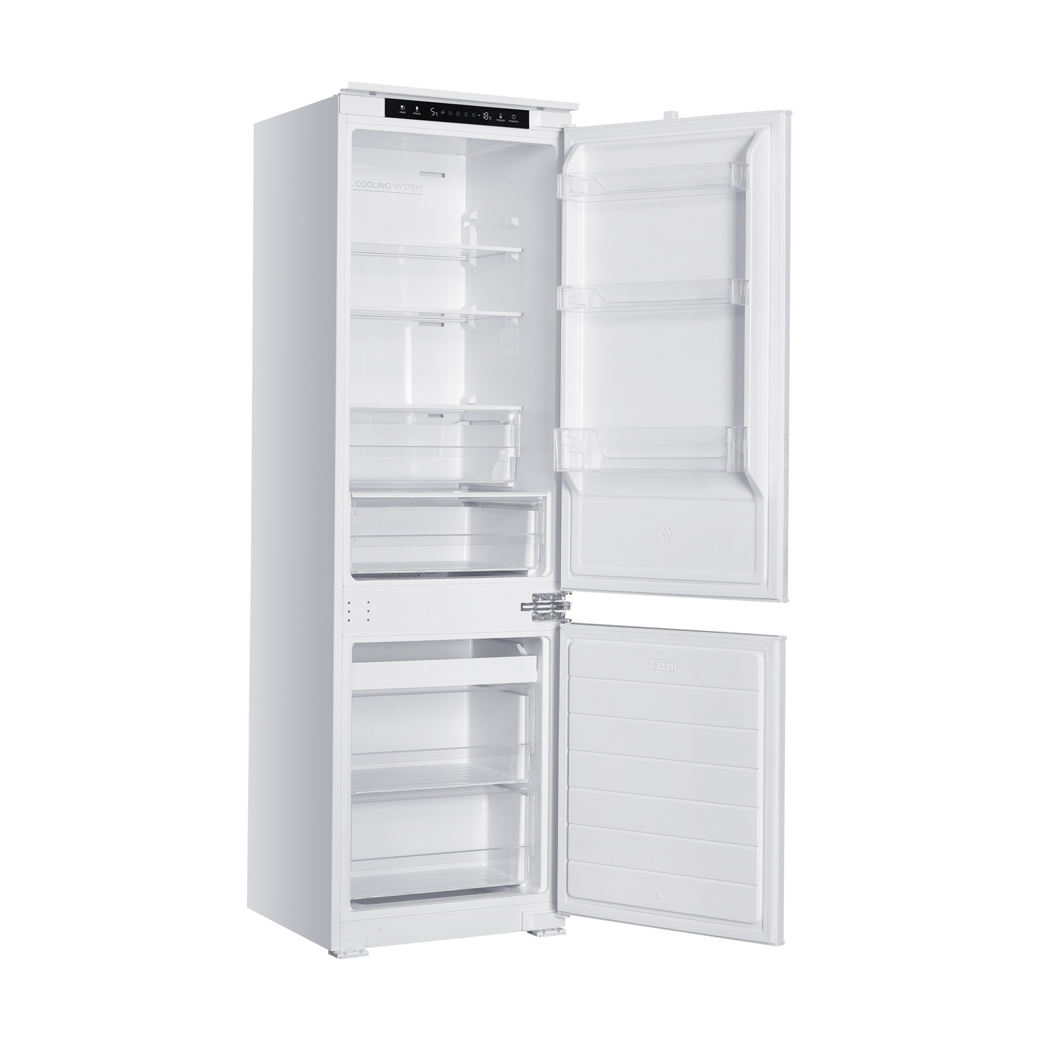 Un frigorifero bianco con la porta aperta, vuoto all'interno, con ripiani e cassetti.