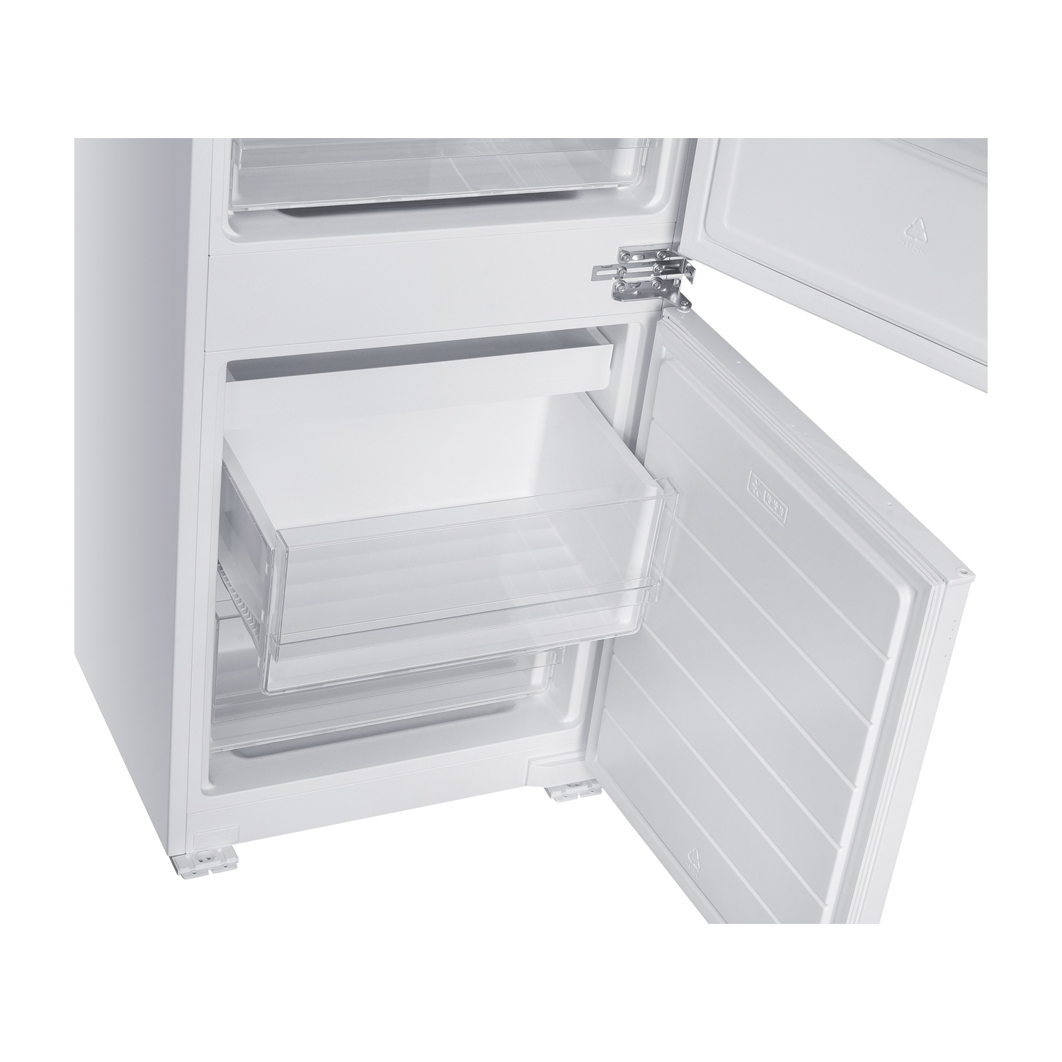 Un congelatore bianco aperto mostra due cassetti trasparenti e due ripiani, con la porta che rivela il suo interno.