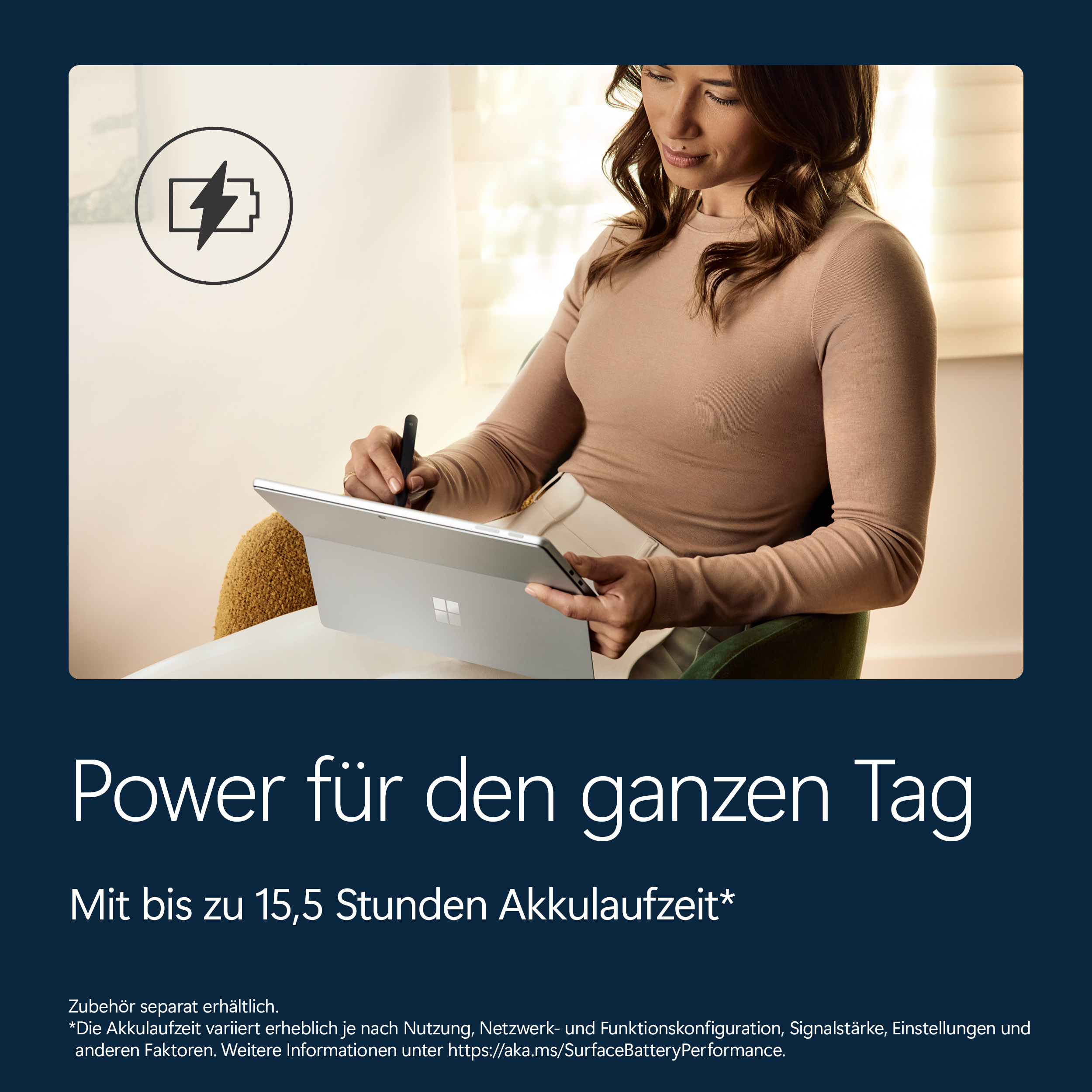 Frau arbeitet am Laptop mit Akku-Symbol. Ganztägige Leistung.