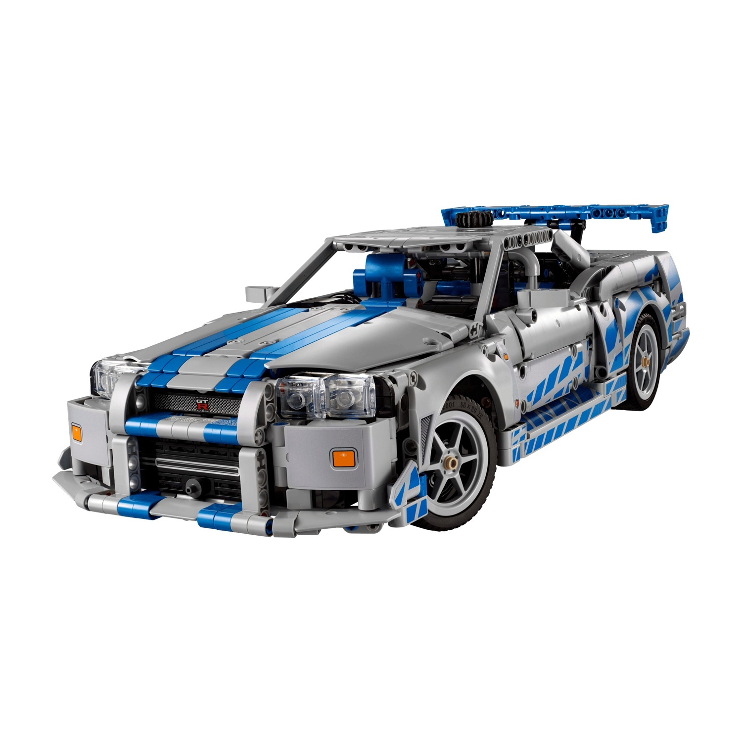 Auto Lego grigia con strisce blu e spoiler, su sfondo bianco.