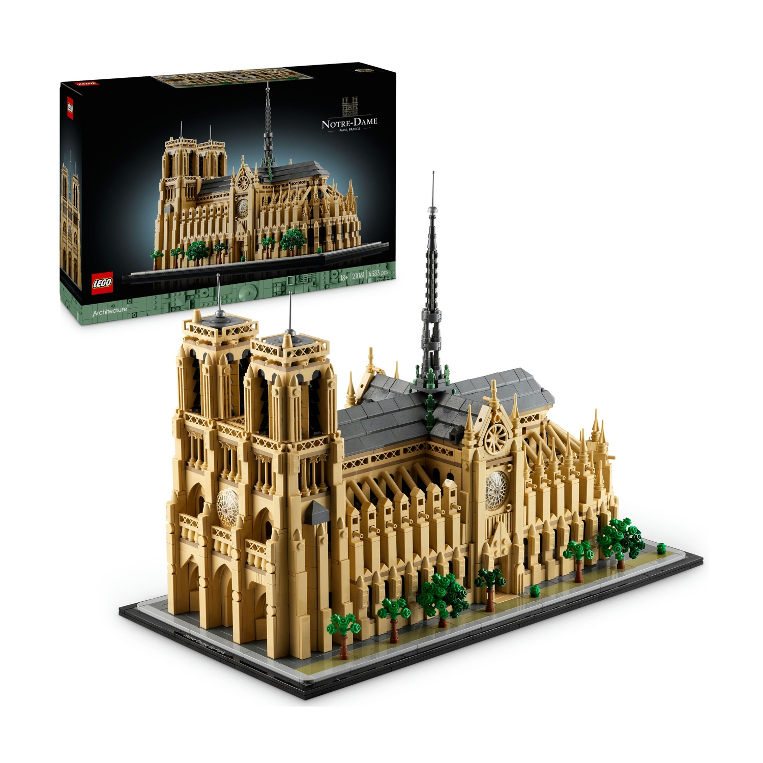 Un modello Lego di Notre-Dame con la sua scatola su sfondo bianco.