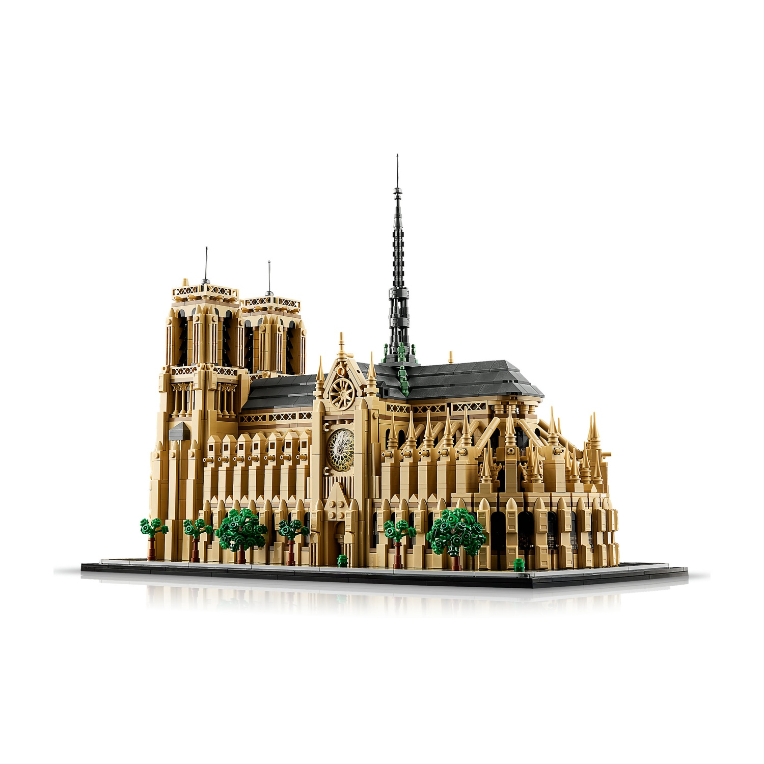 Un modello Lego della cattedrale di Notre Dame con torri, finestre e alberi.