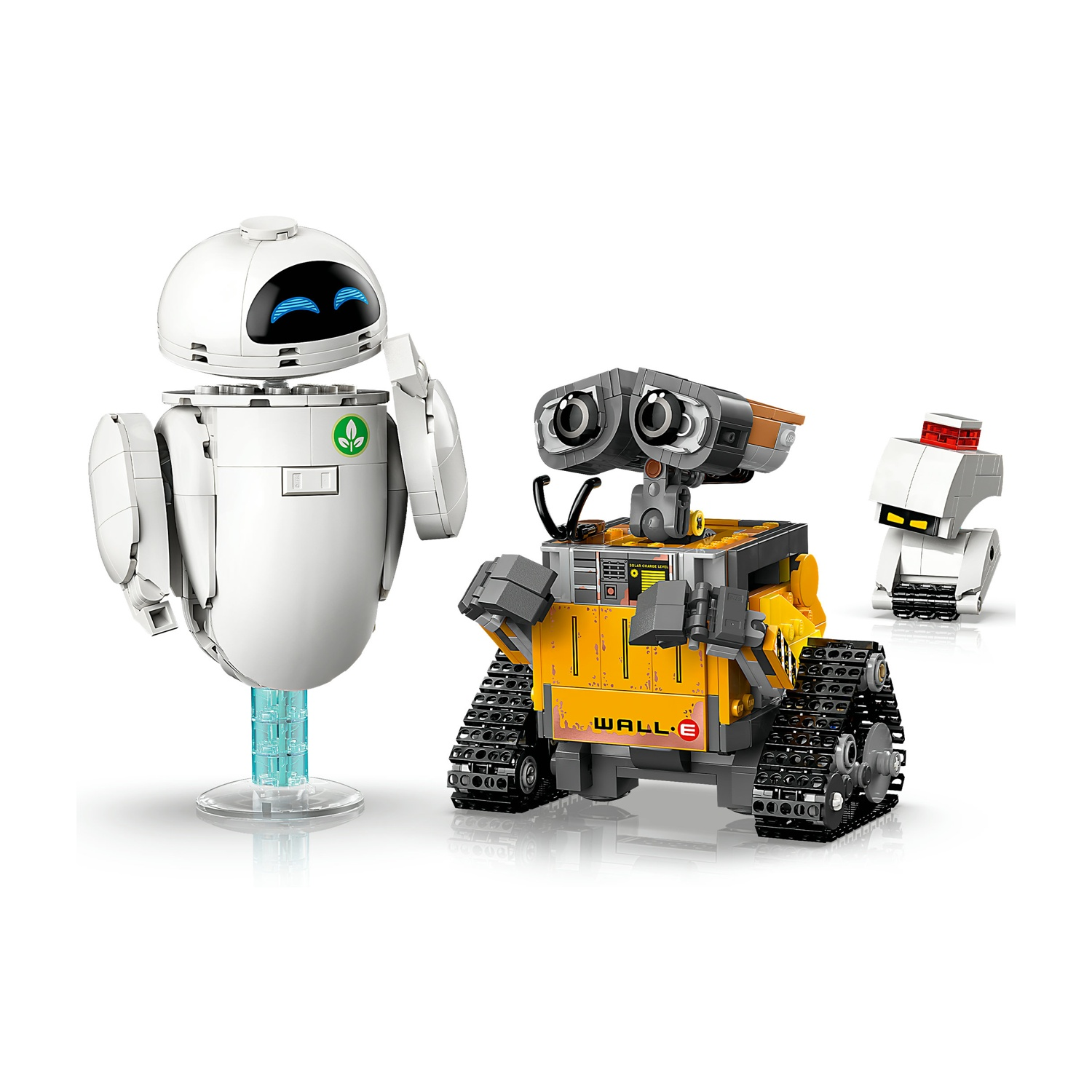 Tre robot LEGO: EVE, WALL-E e un piccolo robot bianco con la cima rossa.