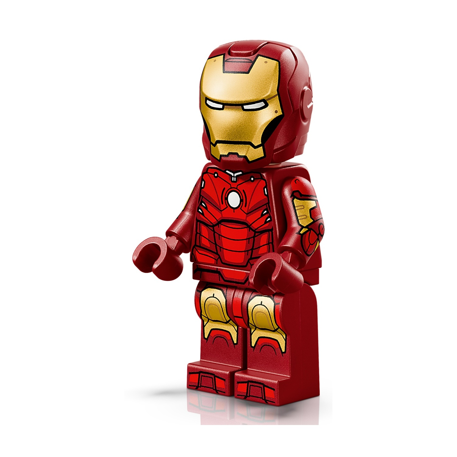 Una figura Lego rossa e dorata di Iron Man su sfondo bianco.