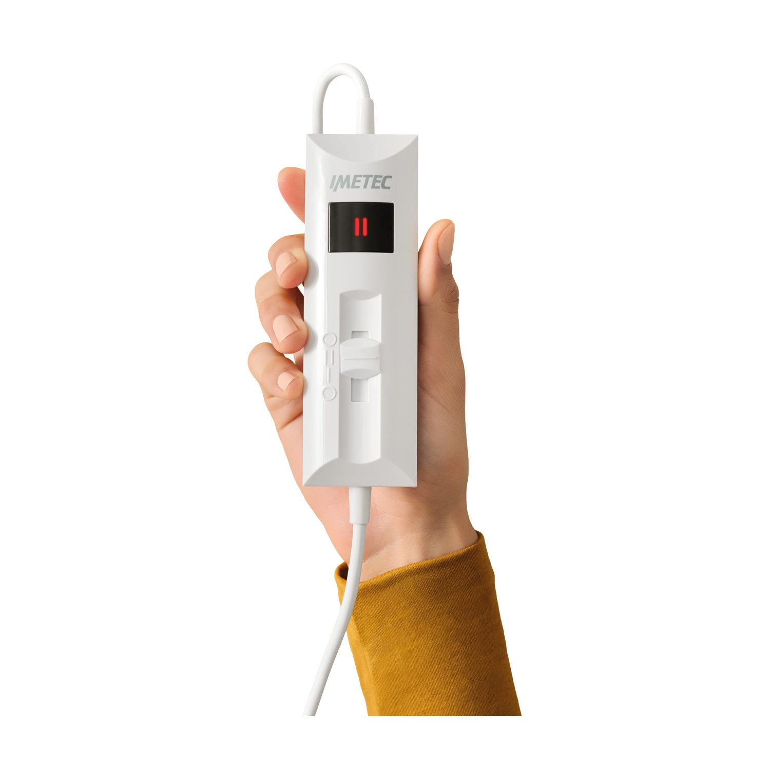 Una mano tiene un dispositivo Imatec bianco con schermo nero e display rosso.