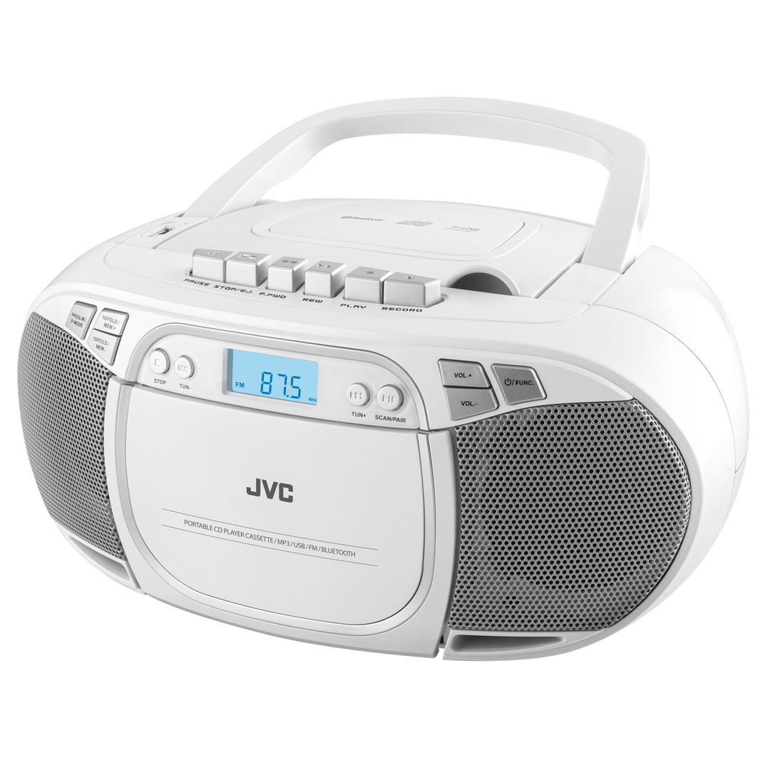 Egy fehér JVC boombox CD-lejátszóval, kazettás magnóval és hangszórókkal.