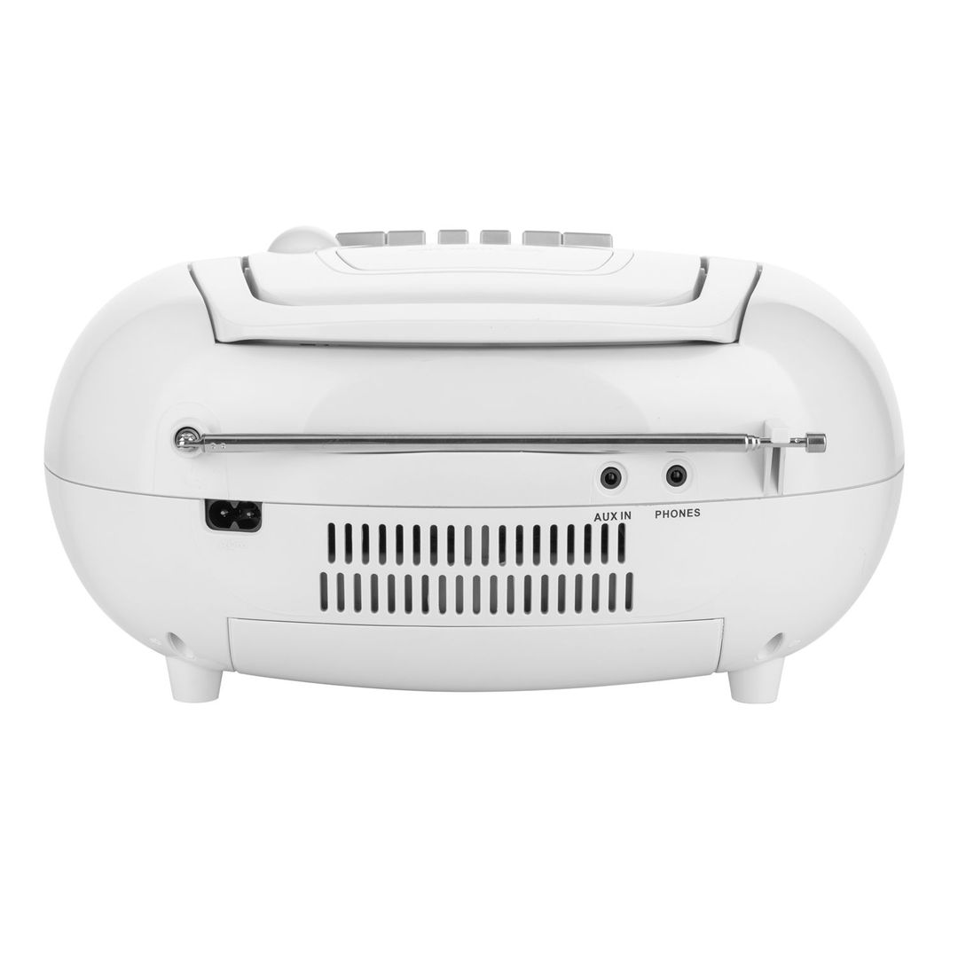 Egy fehér boombox CD-rekesszel, hangszóróráccsal, AUX bemenettel és fejhallgató-csatlakozókkal.