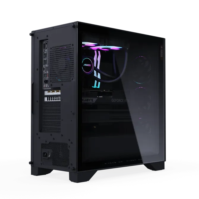 Caja de PC negra con panel lateral de cristal, iluminación RGB y componentes visibles.