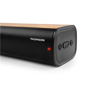 Una barra de sonido Thomson negra con parte superior de madera y luz roja.