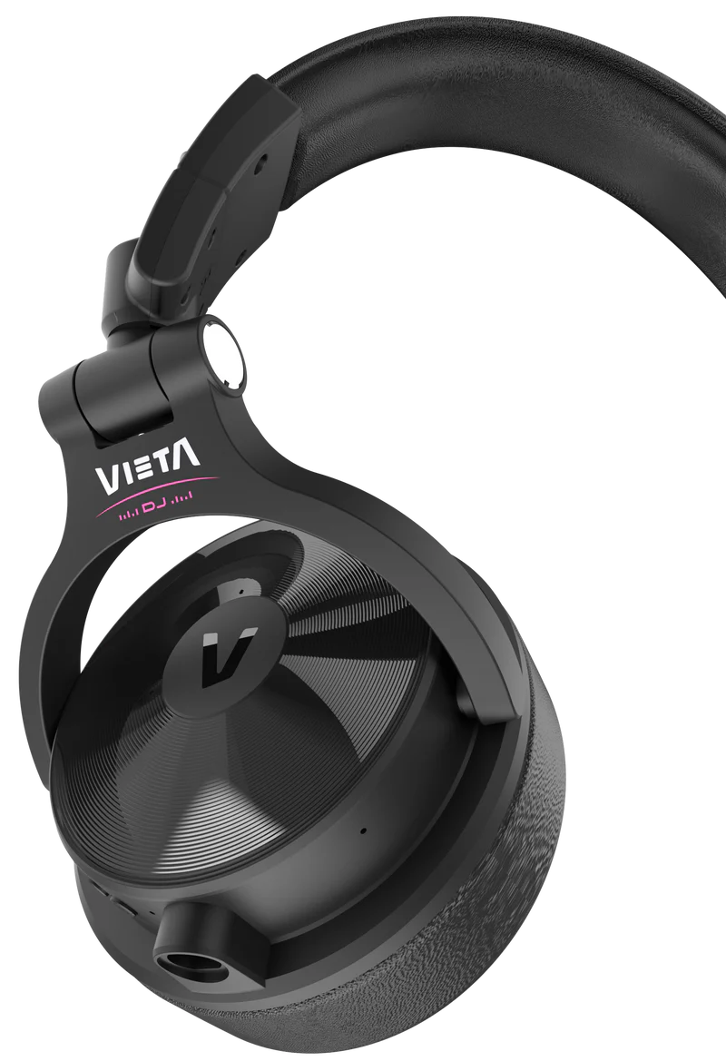 Auriculares negros con logo "VIETA DJ", sobre fondo negro.