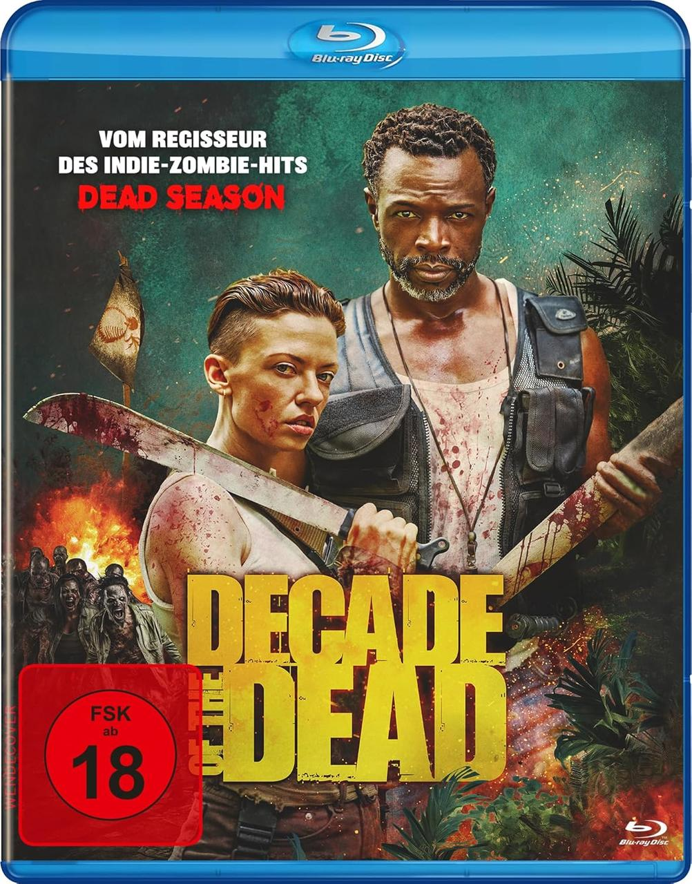 Zwei Personen mit Macheten, Zombies und Feuer im Hintergrund. Titel: Decade Dead.