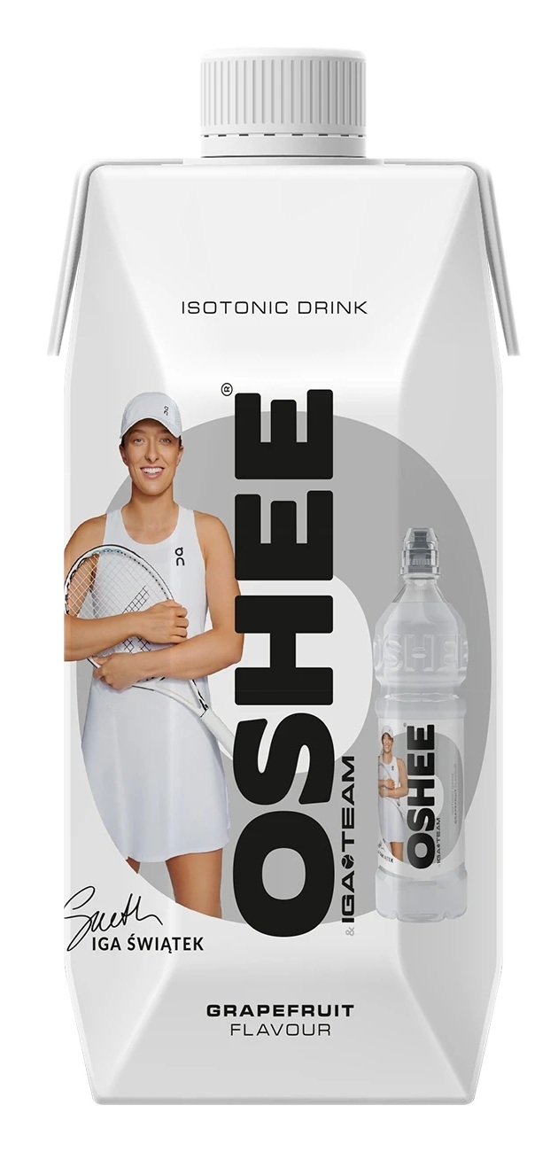 Napój izotoniczny z Igą Świątek i logo OSHEE, smak grejpfrutowy.