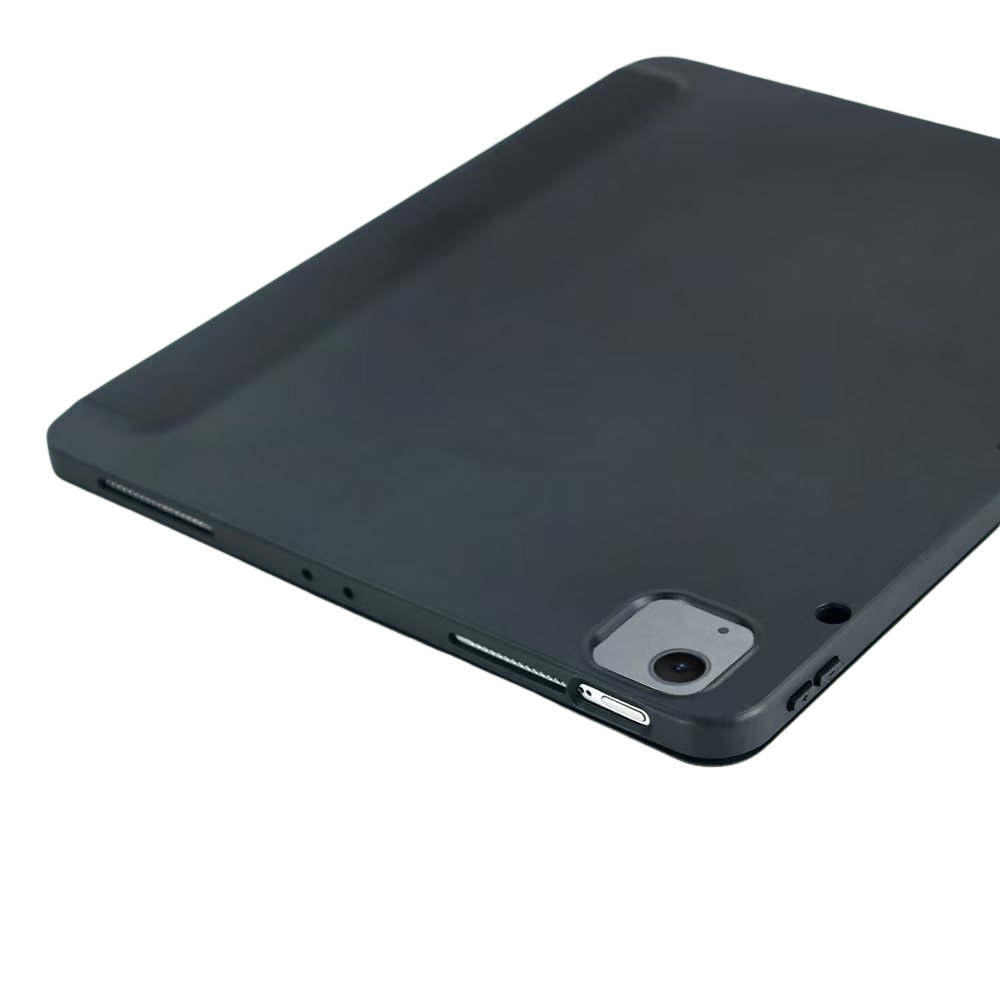 Dunkelgraues Tablet-Gehäuse mit Kameraöffnung auf schwarzem Hintergrund.