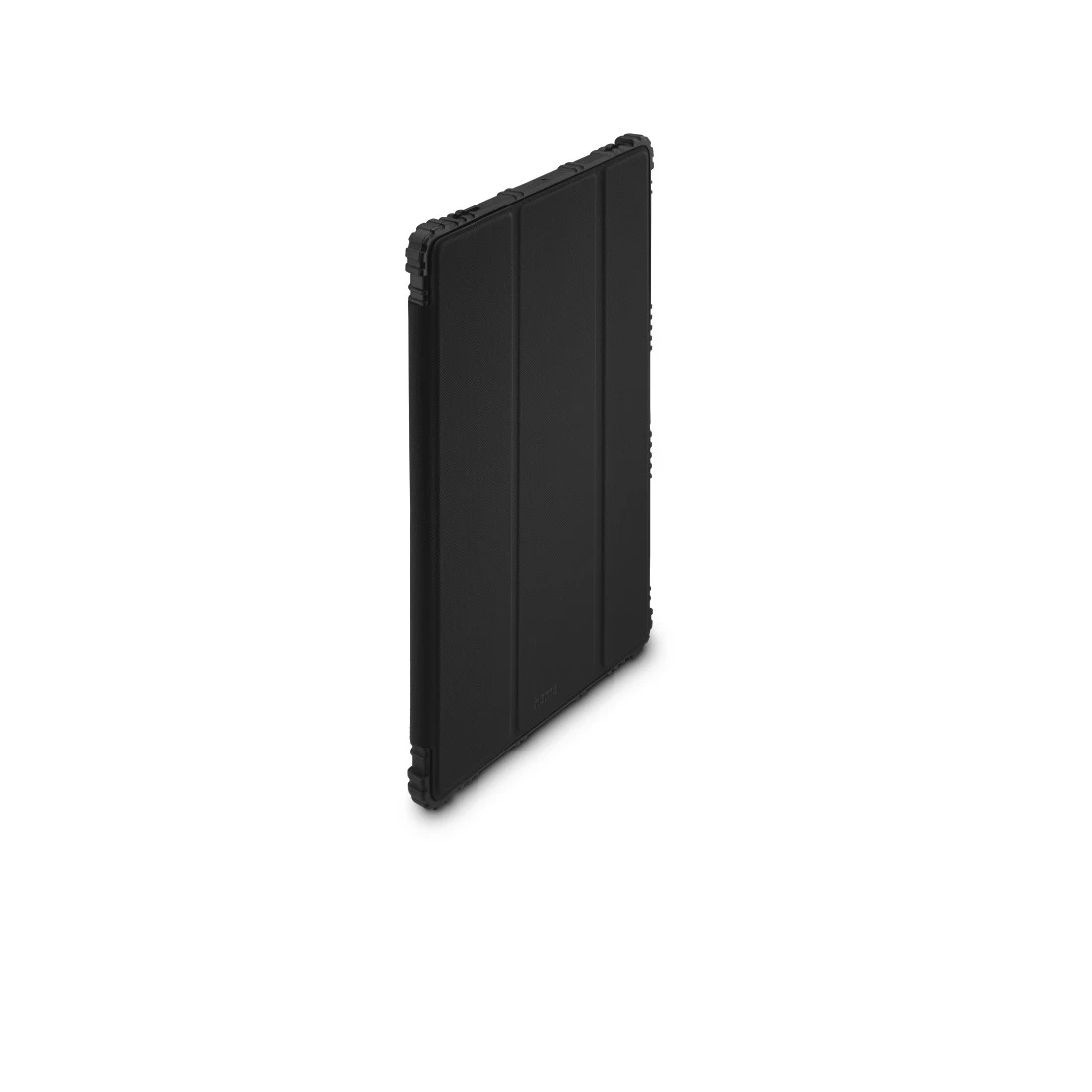 Schwarze Tablet-Hülle mit vertikalen Rillen und verstärkten Ecken, weißer Hintergrund.
