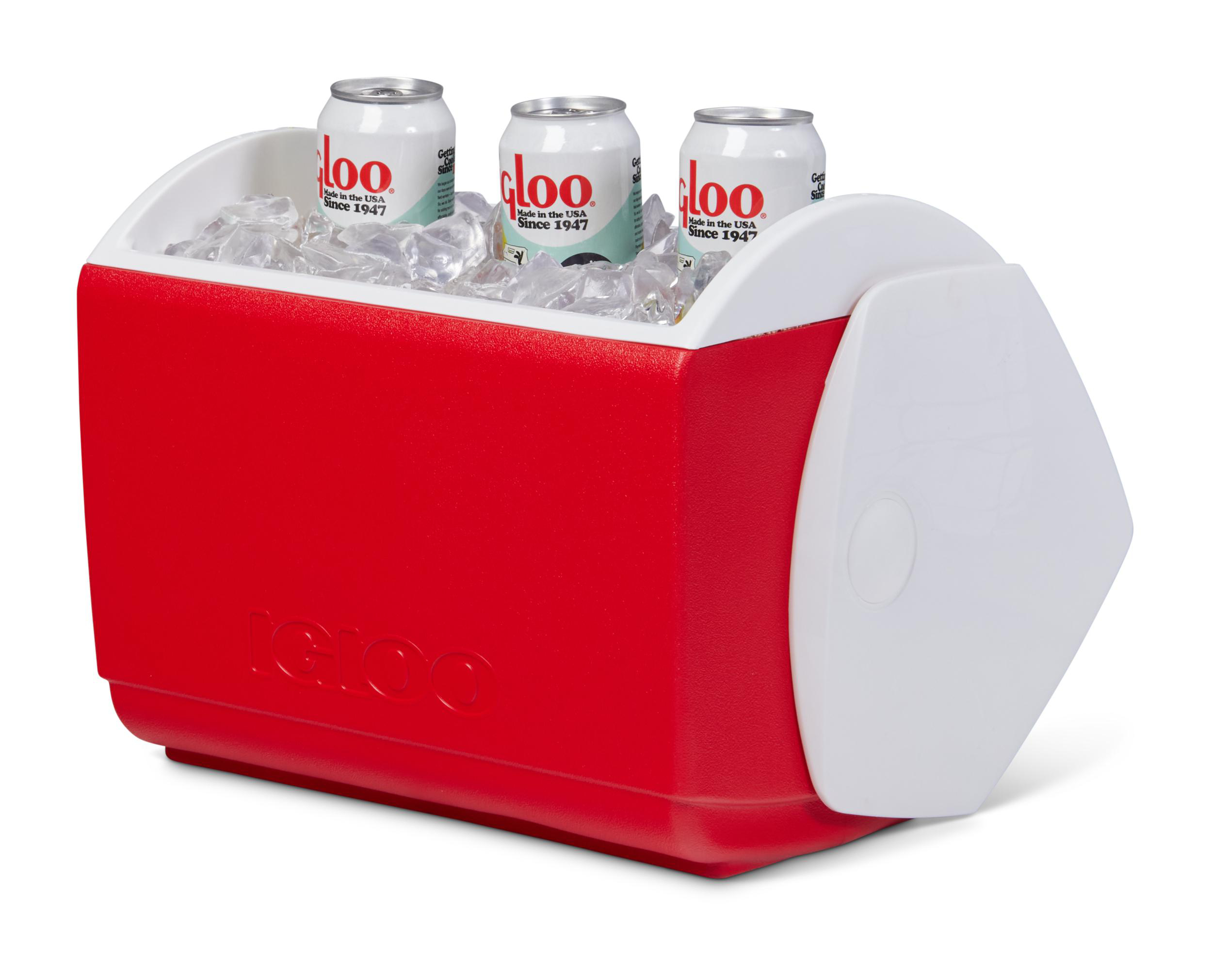 Rote Igloo-Kühlbox mit drei Dosen und Eiswürfeln gefüllt.