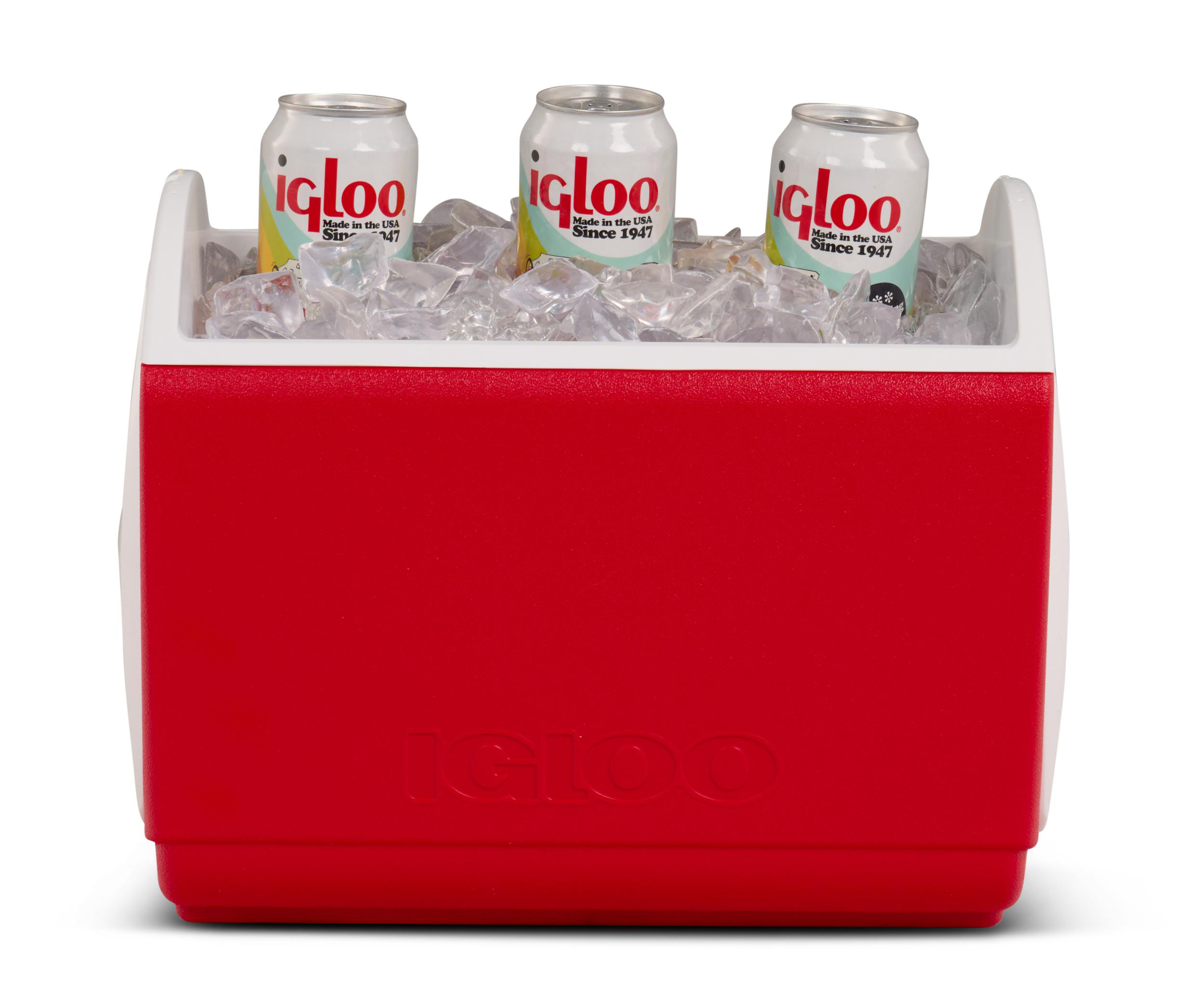 Ein roter Igloo-Kühler mit drei Dosen Igloo-Limonade auf Eiswürfeln.