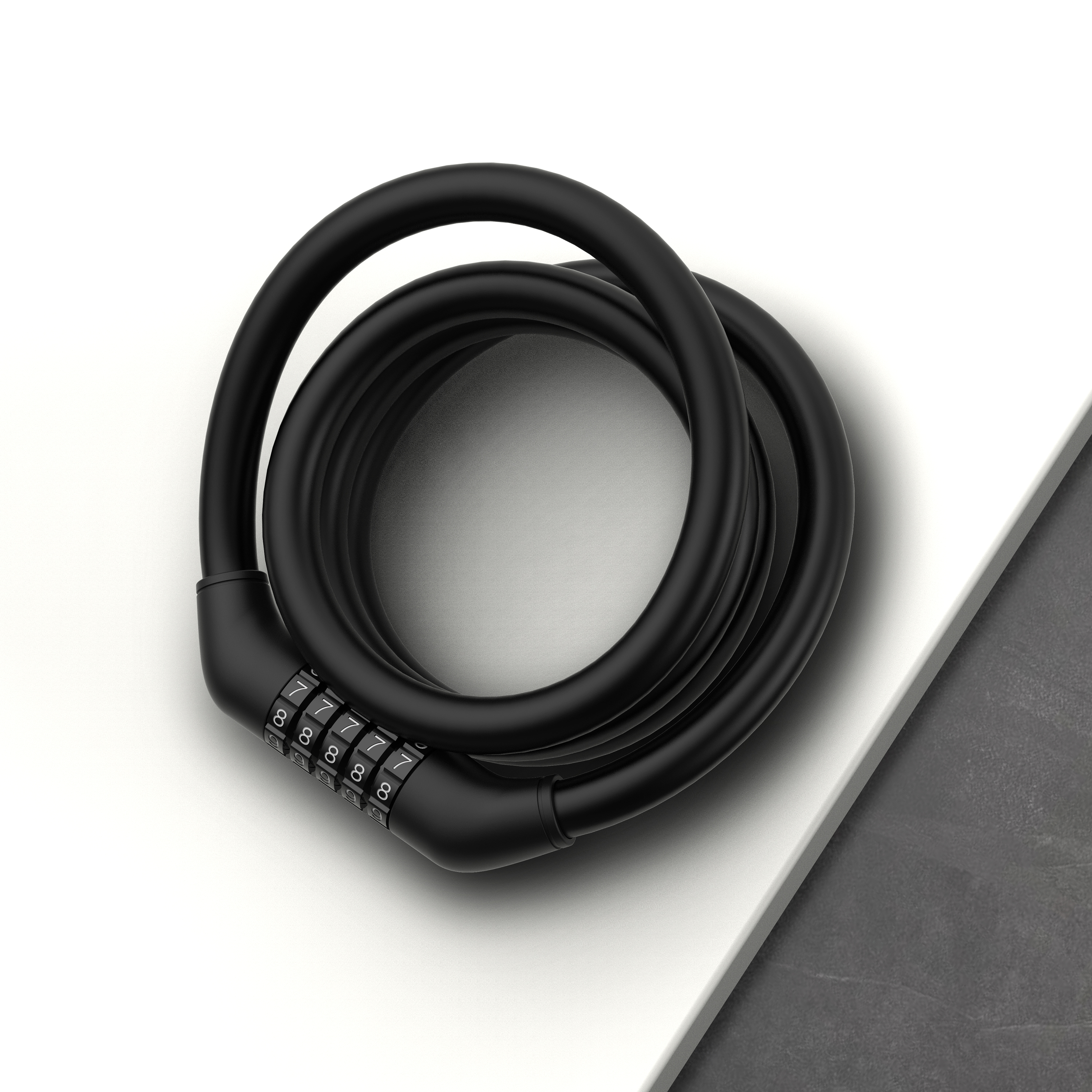 Schwarzes Zahlenschloss-Kabel auf weißem und grauem Untergrund.