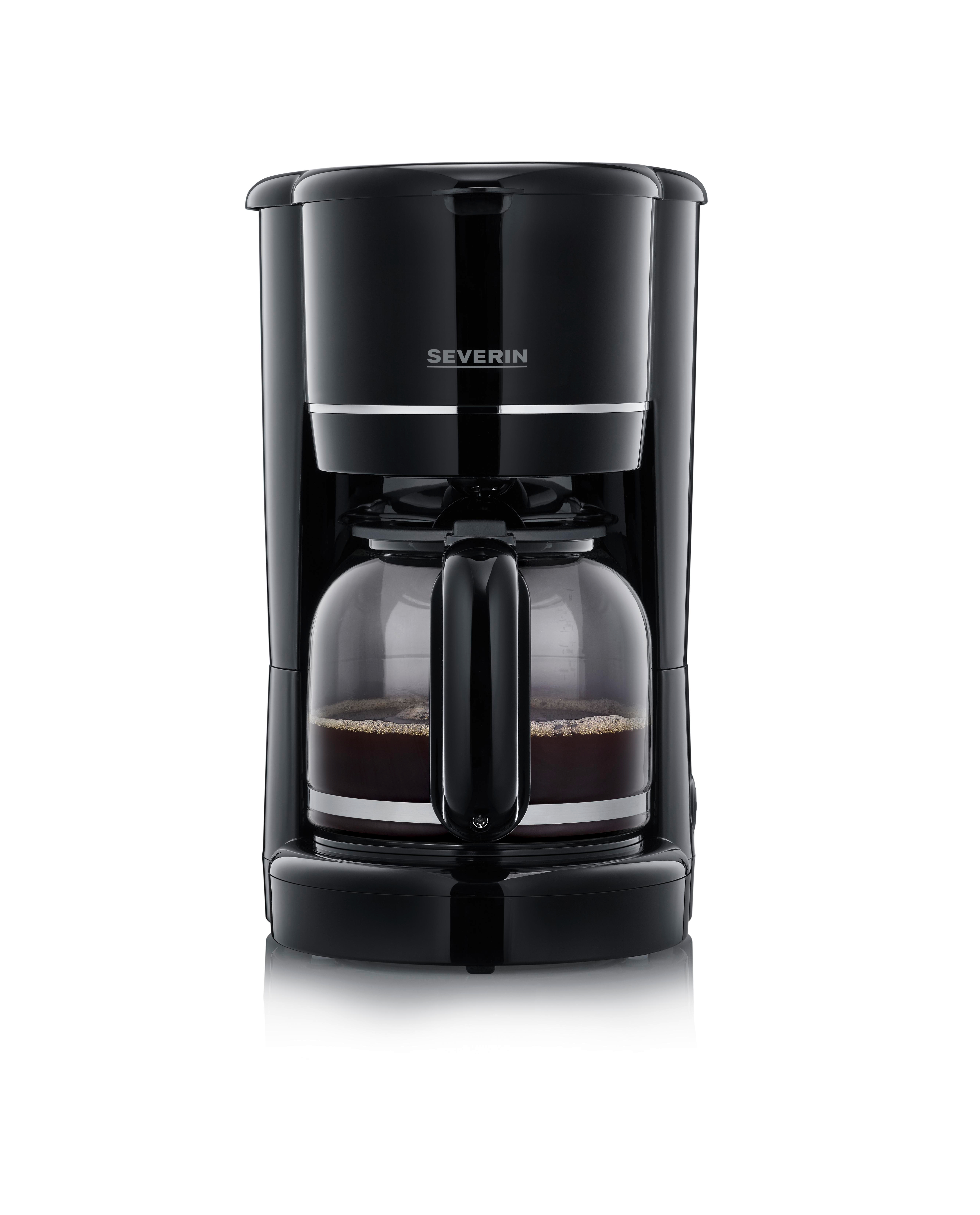 Schwarze Kaffeemaschine mit Glaskanne, gefüllt mit Kaffee.