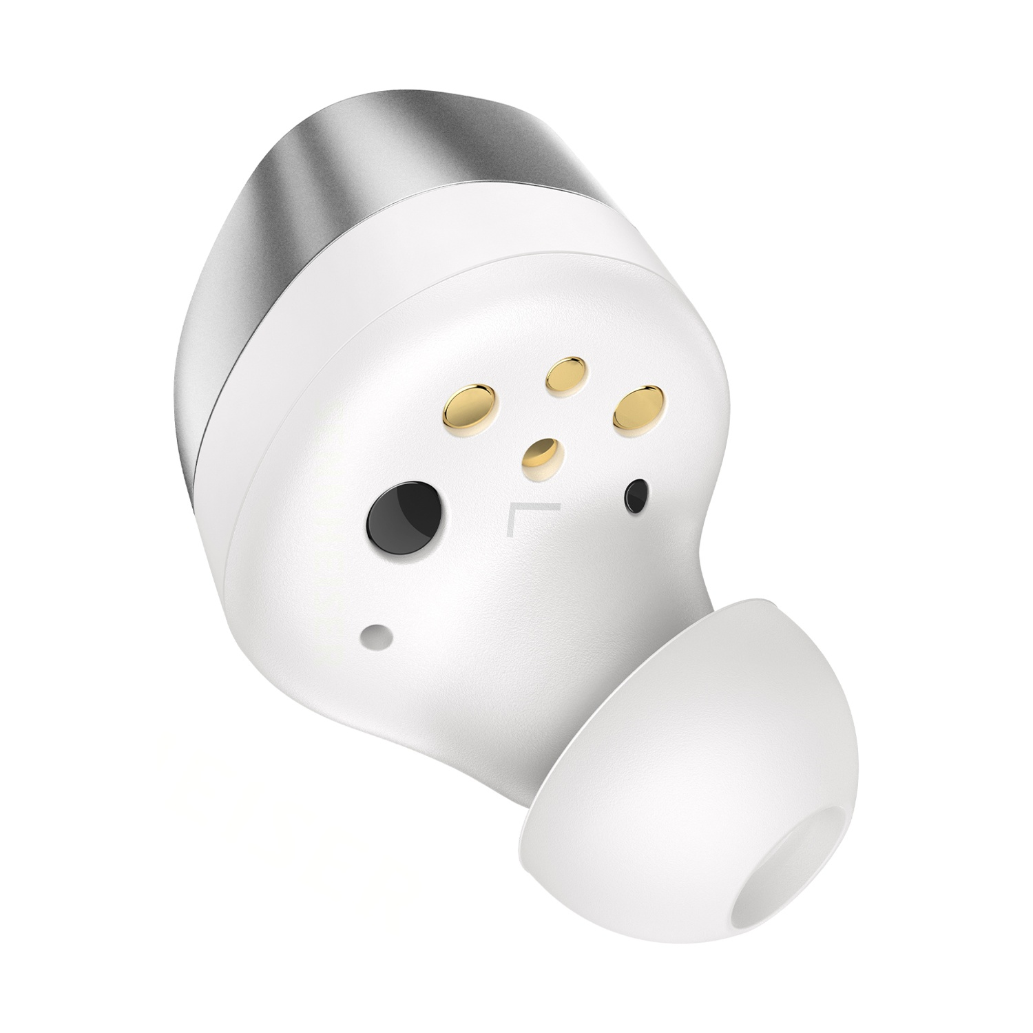 Un auricolare bianco con cappuccio argentato e contatti di ricarica dorati.