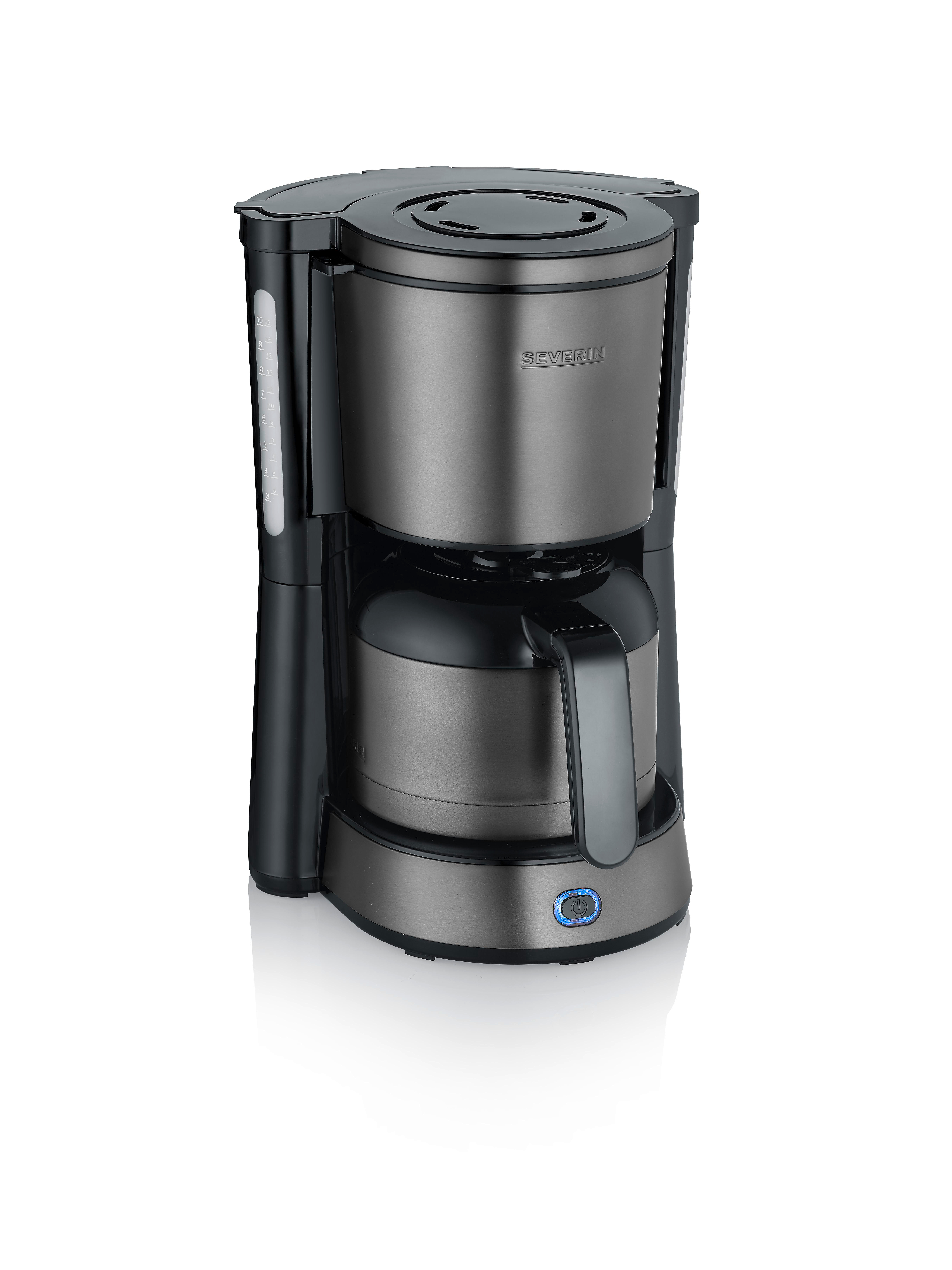 Eine graue Kaffeemaschine mit schwarzem Griff und einem blauen Einschaltknopf.