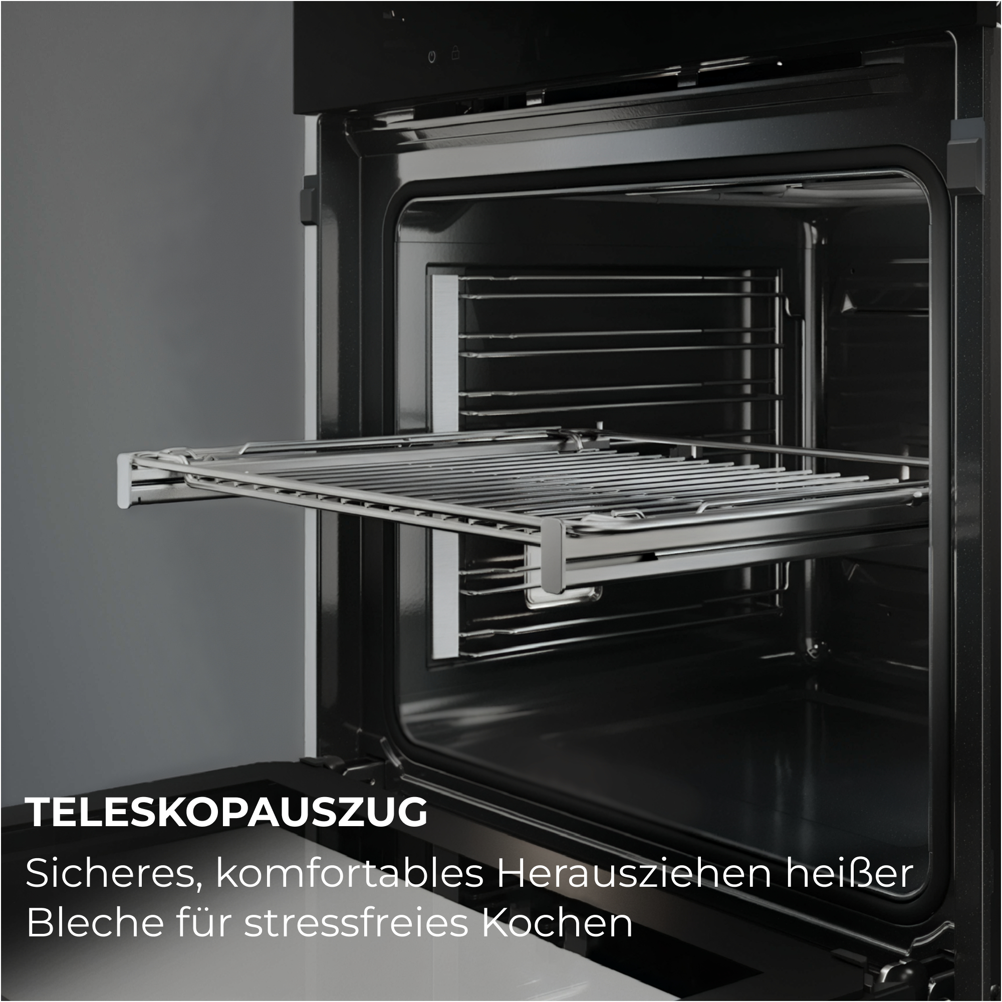 Ein Ofeninneres mit ausgefahrener Teleskopauszug. Der Auszug ist aus Metall.