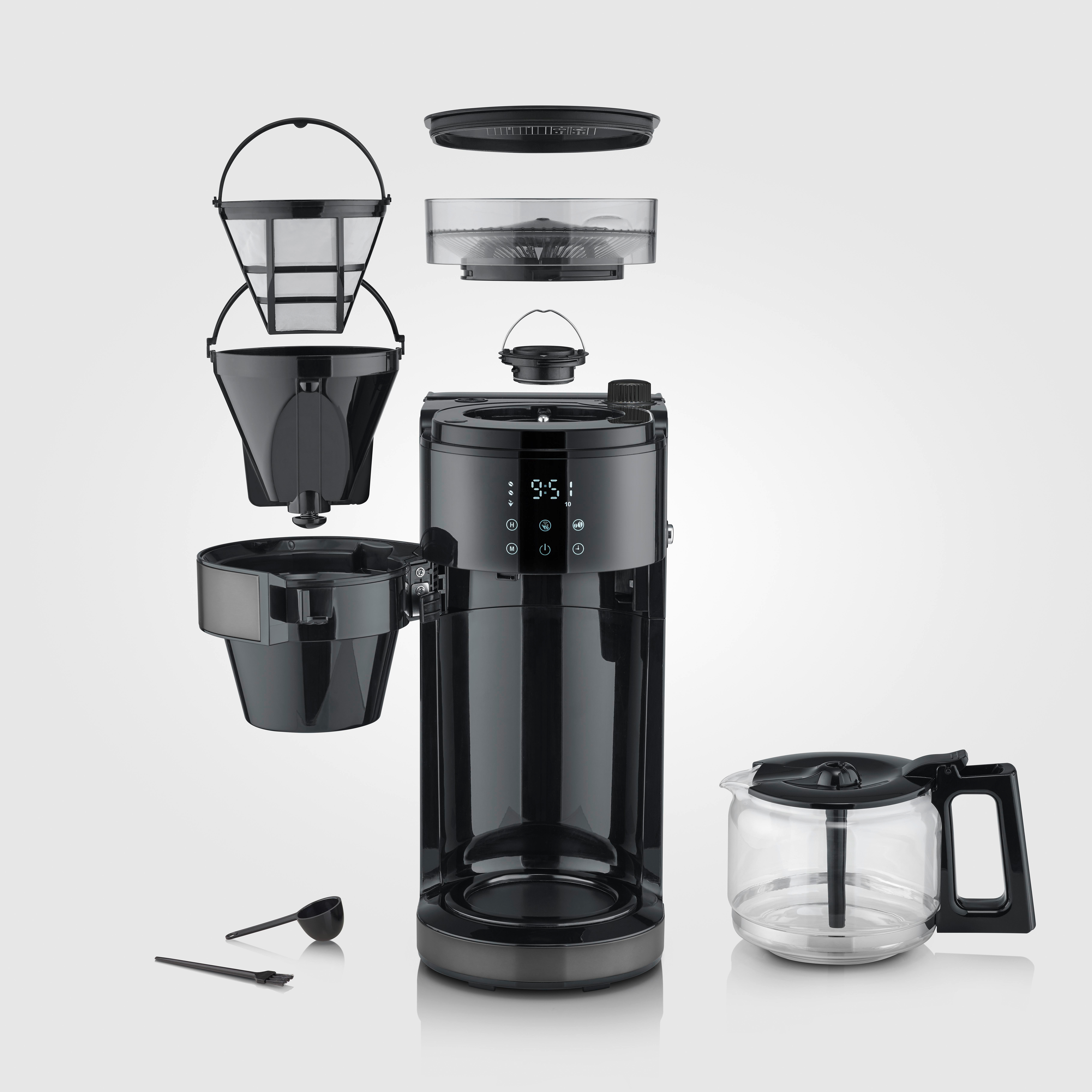 Zerlegte schwarze Kaffeemaschine mit Glaskaraffe, Filterhalter und Zubehör.