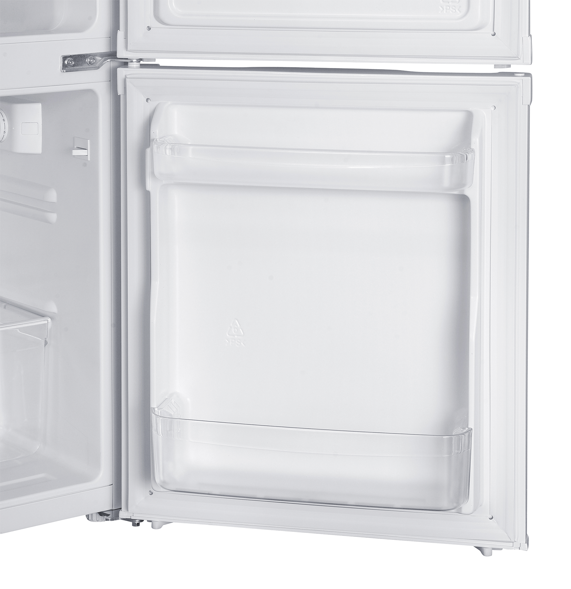 Vista interior de un frigorífico blanco con compartimento abierto y estantes transparentes.