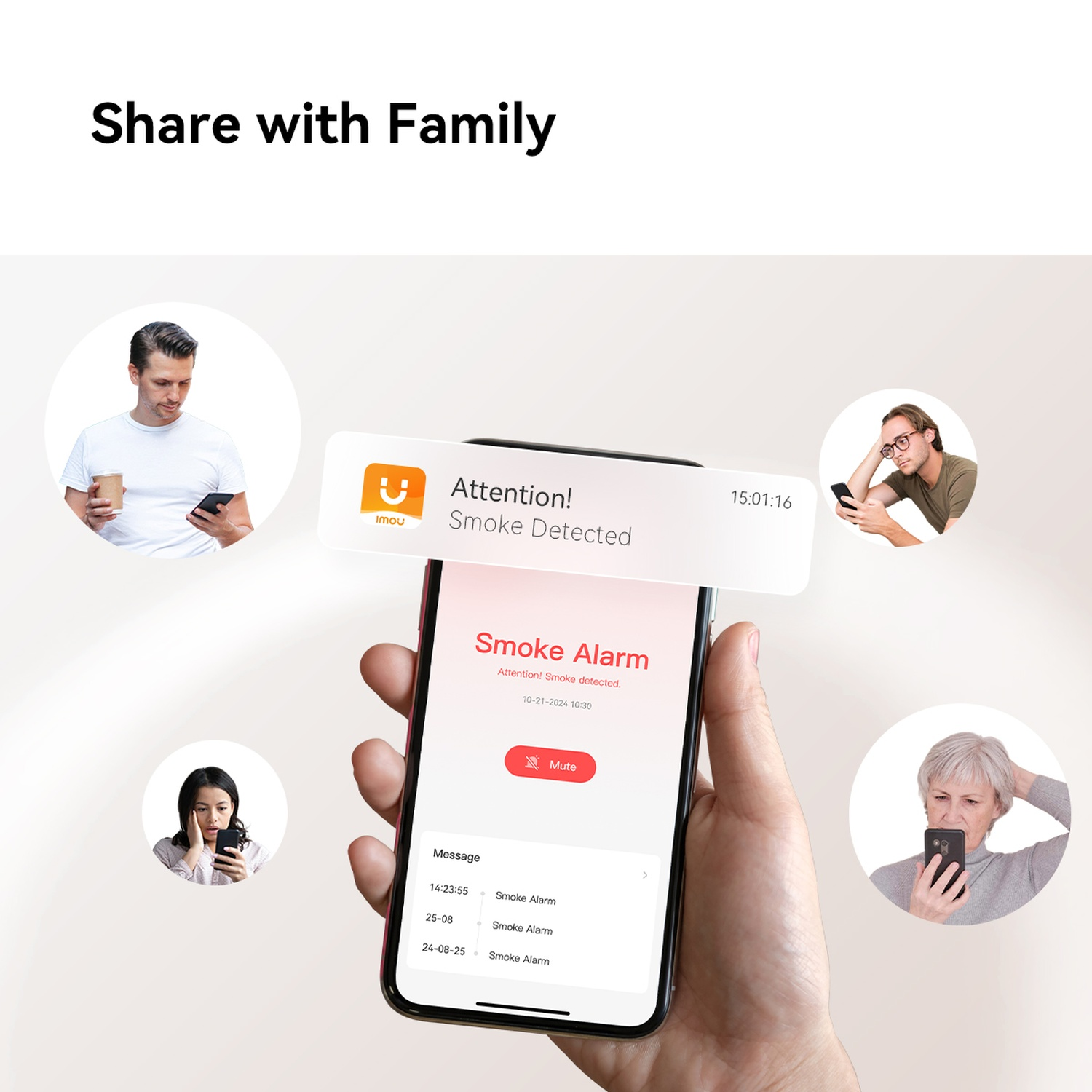 Een hand houdt een telefoon vast met een rookalarmmelding. Familieleden reageren.
