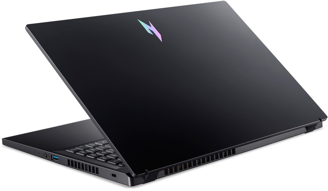 Fekete laptop megvilágított logóval, nyitva fehér háttéren.