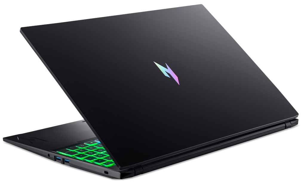 Fekete laptop világító zöld billentyűzettel és színes logóval a fedélen.