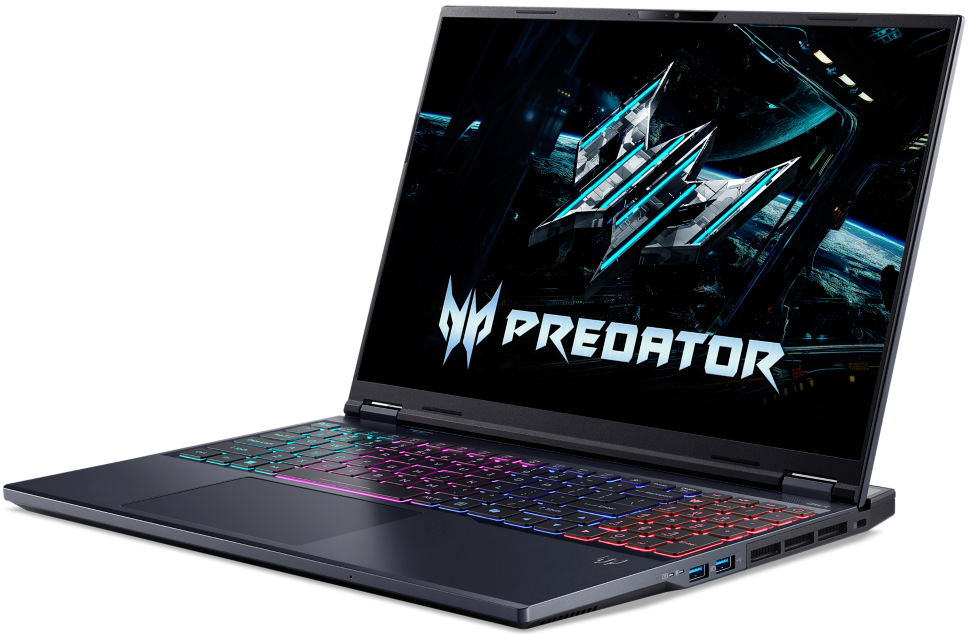 Nyitott laptop Predator logóval és színes billentyűzet-háttérvilágítással fehér háttéren.
