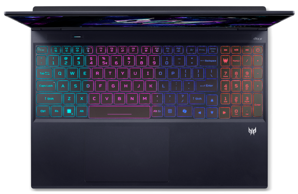 Sötét laptop felülnézetben, színes RGB háttérvilágítású billentyűzettel és nagy érintőpaddal.