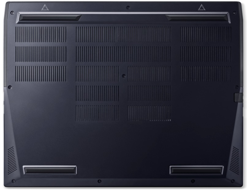 Sötét laptop alsó része szellőzőnyílásokkal és háromszög szimbólummal.