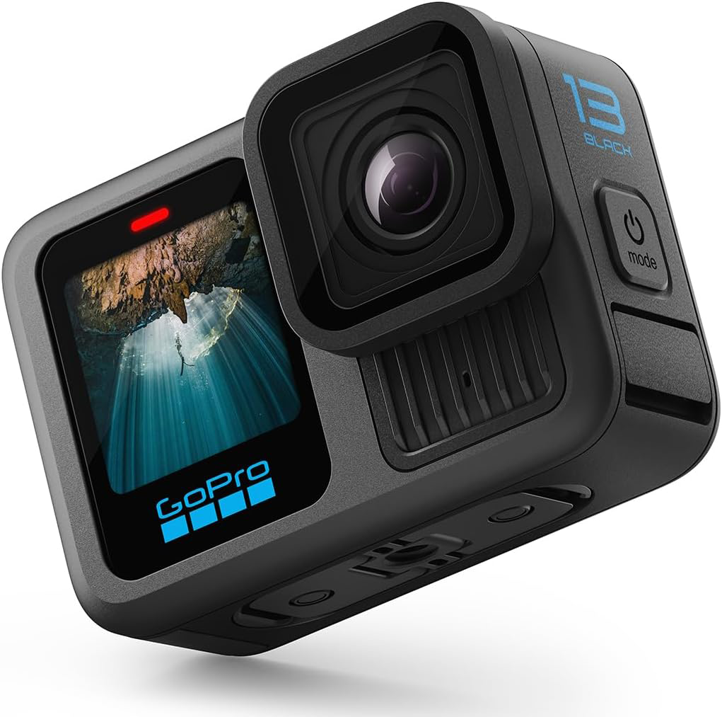 Fekete GoPro kamera lencsével és barlangbelső kijelzővel.