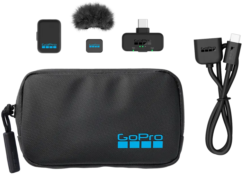 GoPro tartozékok: táska, szélfogó, adó, vevő és kábel.