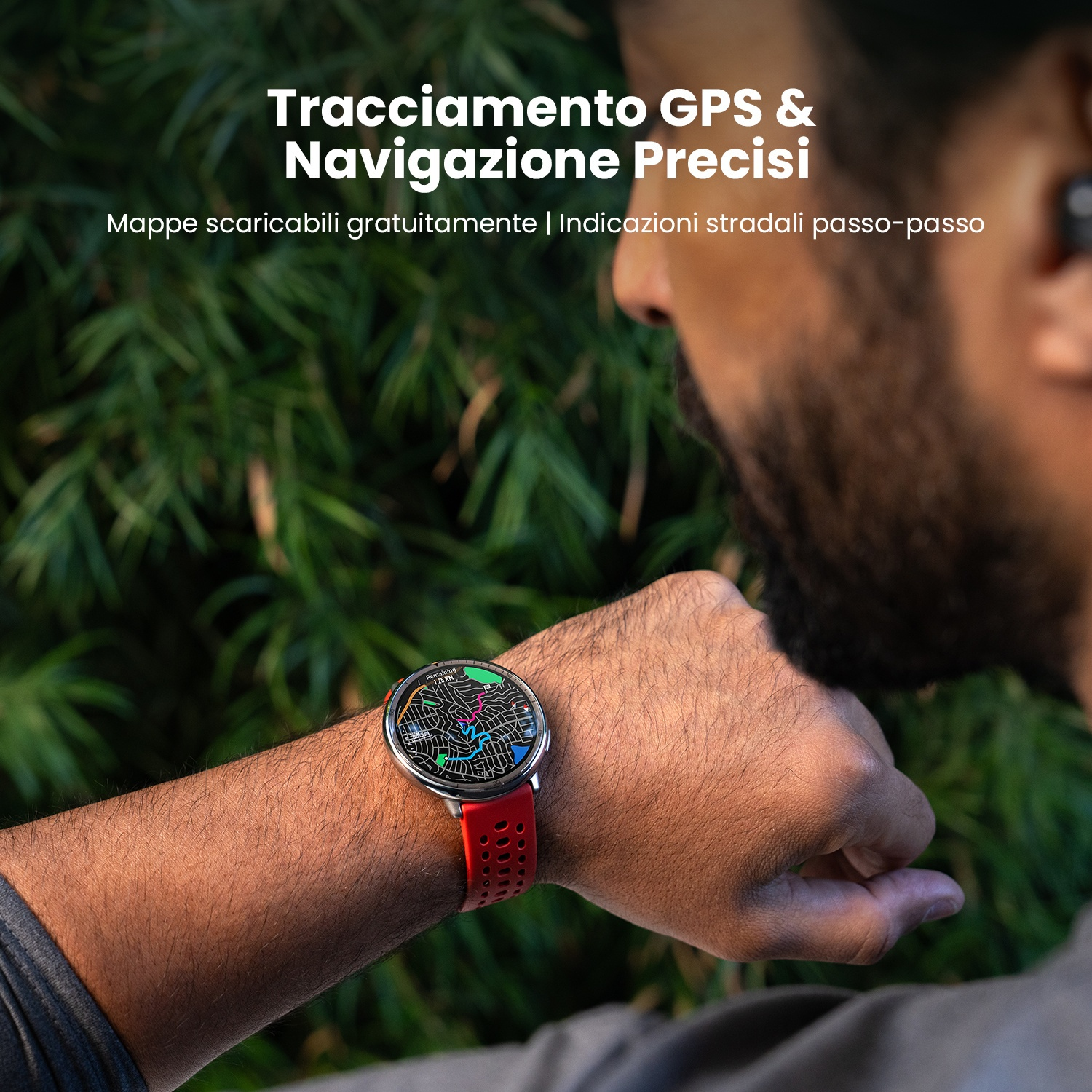 Uomo con smartwatch che mostra una mappa con navigazione GPS. Cinturino rosso.