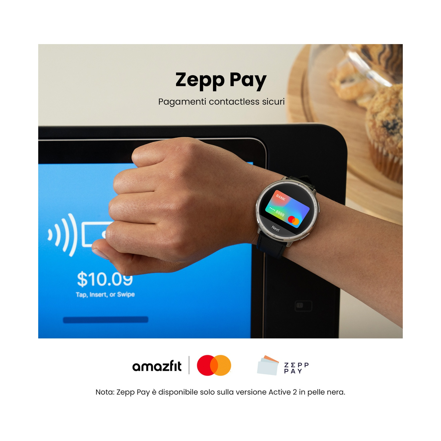 Una mano con uno smartwatch mostra Zepp Pay su un terminale.