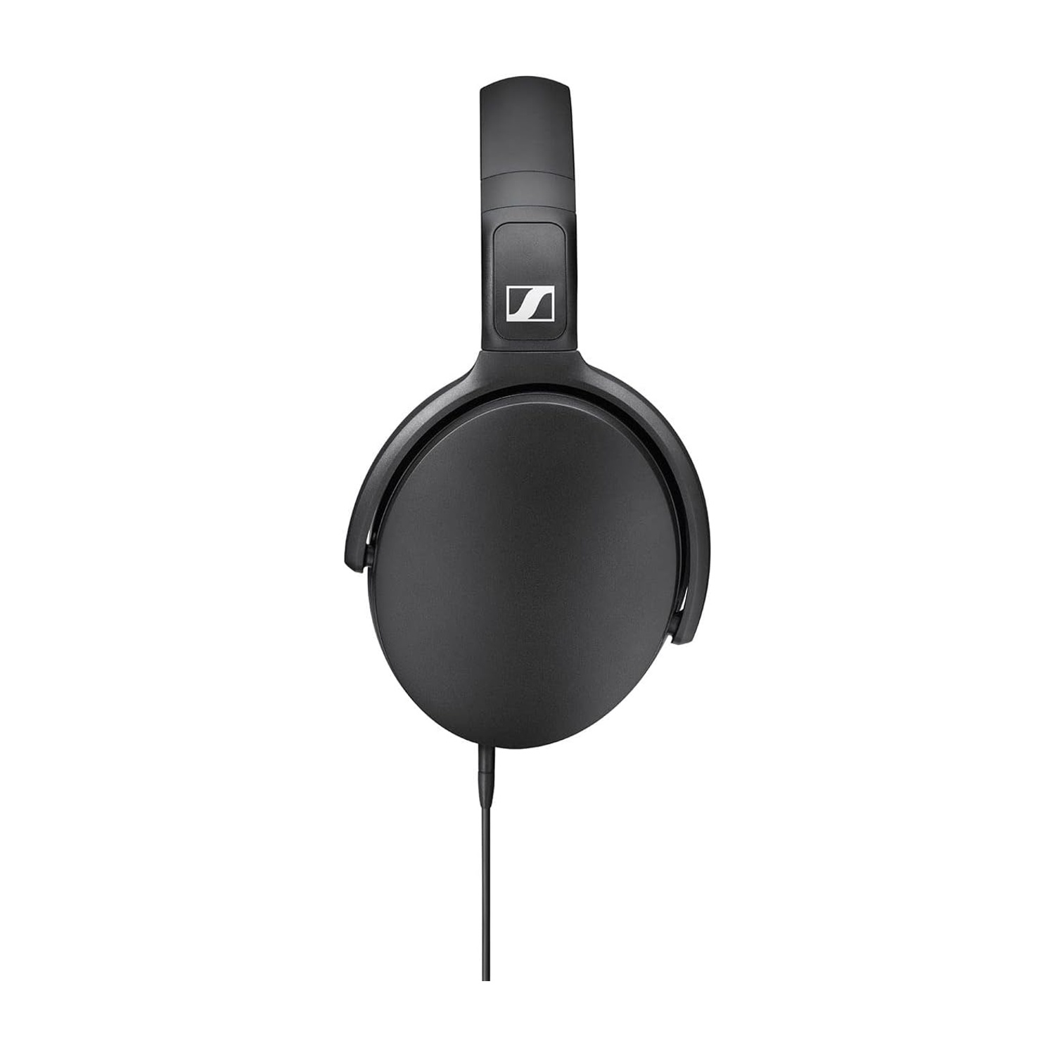 Cuffie Sennheiser nere con logo bianco su sfondo bianco.