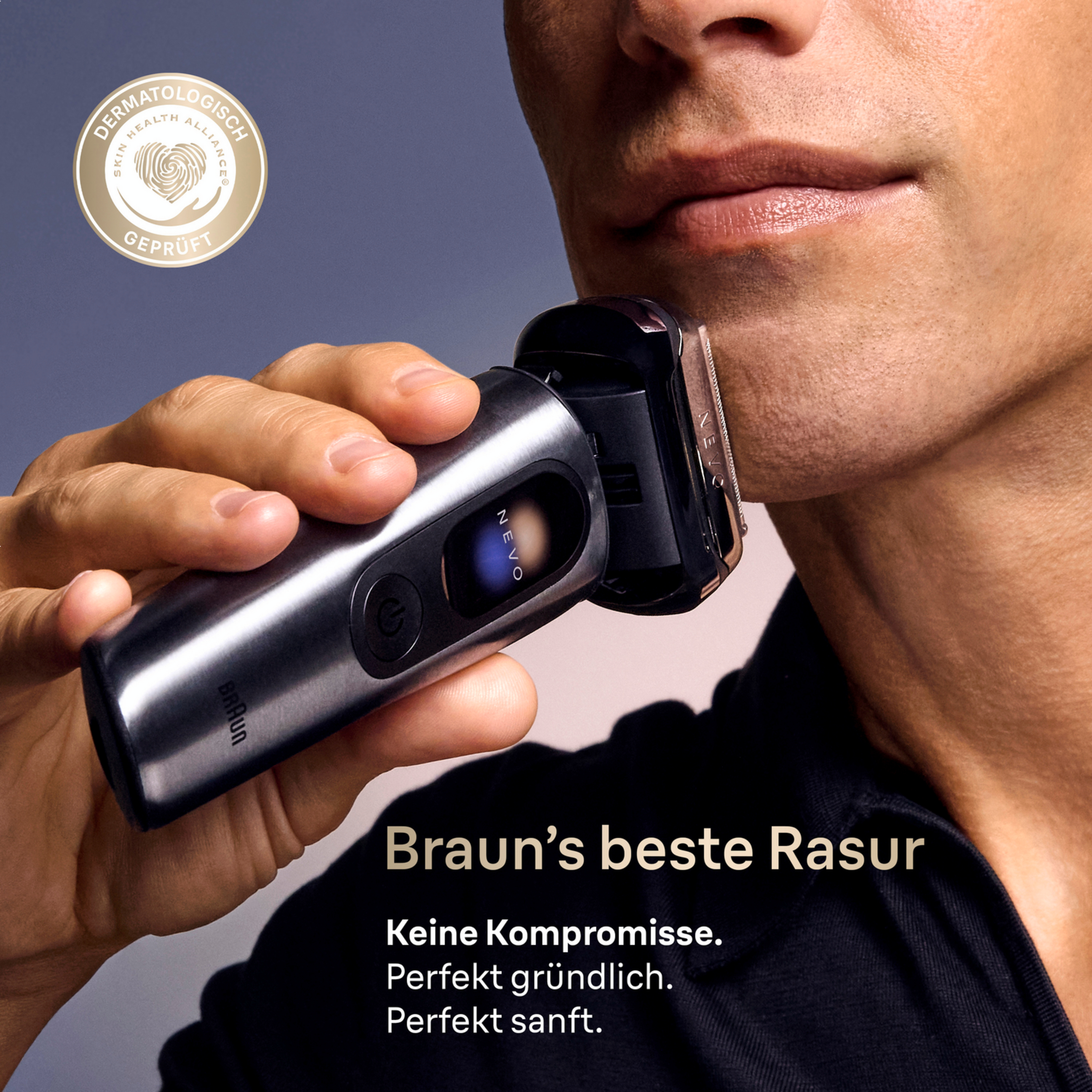 Mann hält Braun Rasierer vor sein Kinn. Dermatologisch geprüft Siegel.