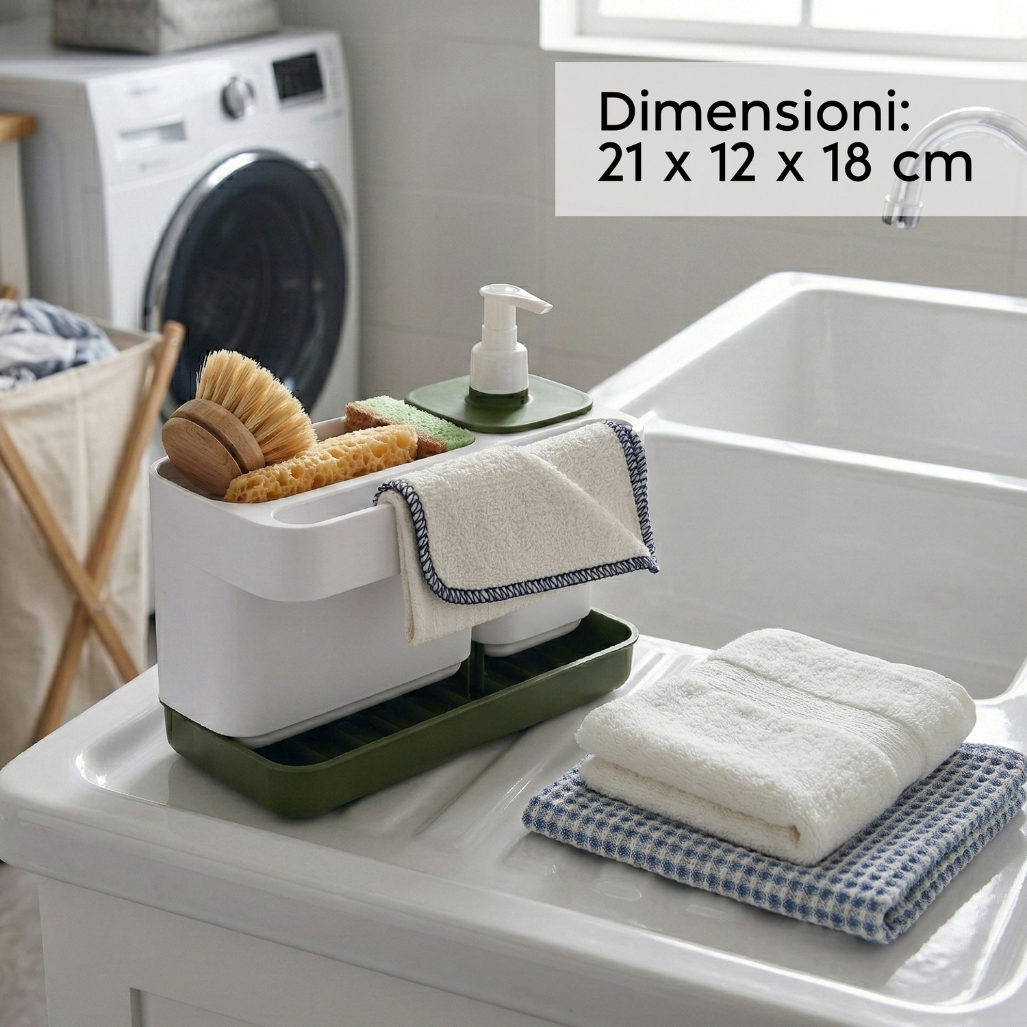 Organizzatore lavello con spazzole, spugne, dispenser sapone e asciugamani.