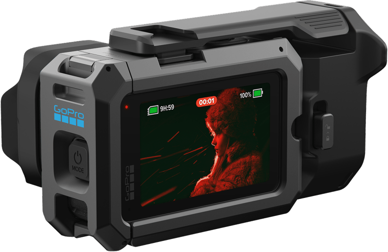 Egy GoPro kamera kijelzőjén egy bundás sapkás nő profilja látható.