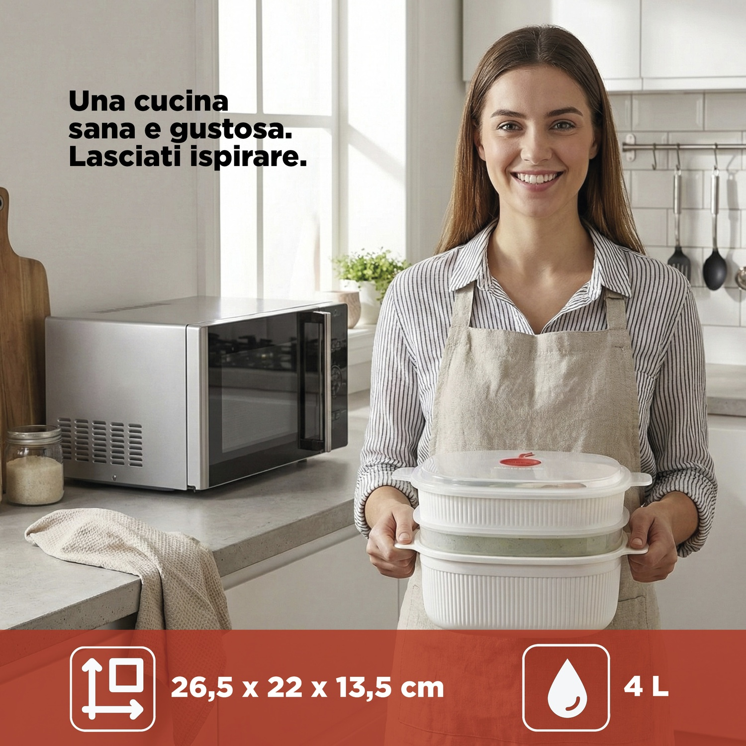 Una donna tiene due contenitori bianchi con coperchio in una cucina con microonde.