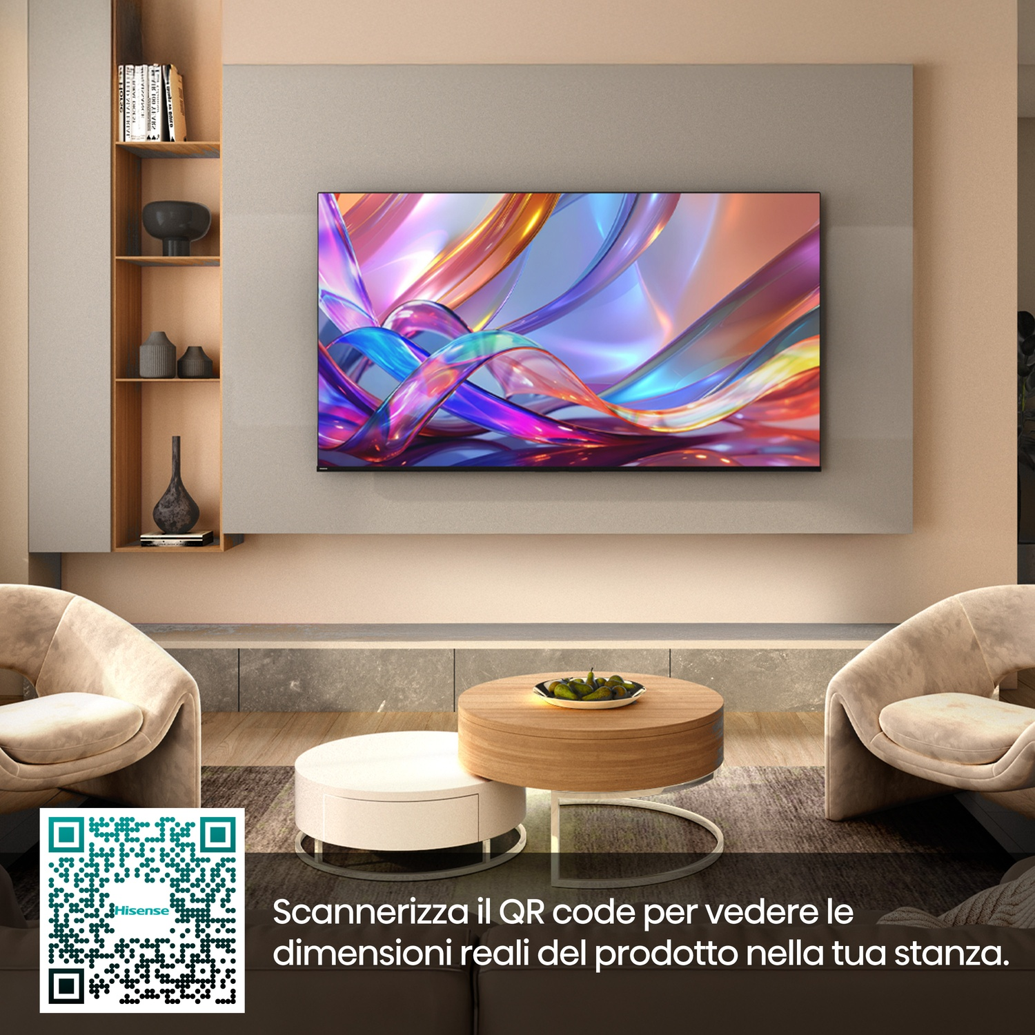 Un soggiorno moderno con TV, divano, tavolino e codice QR.