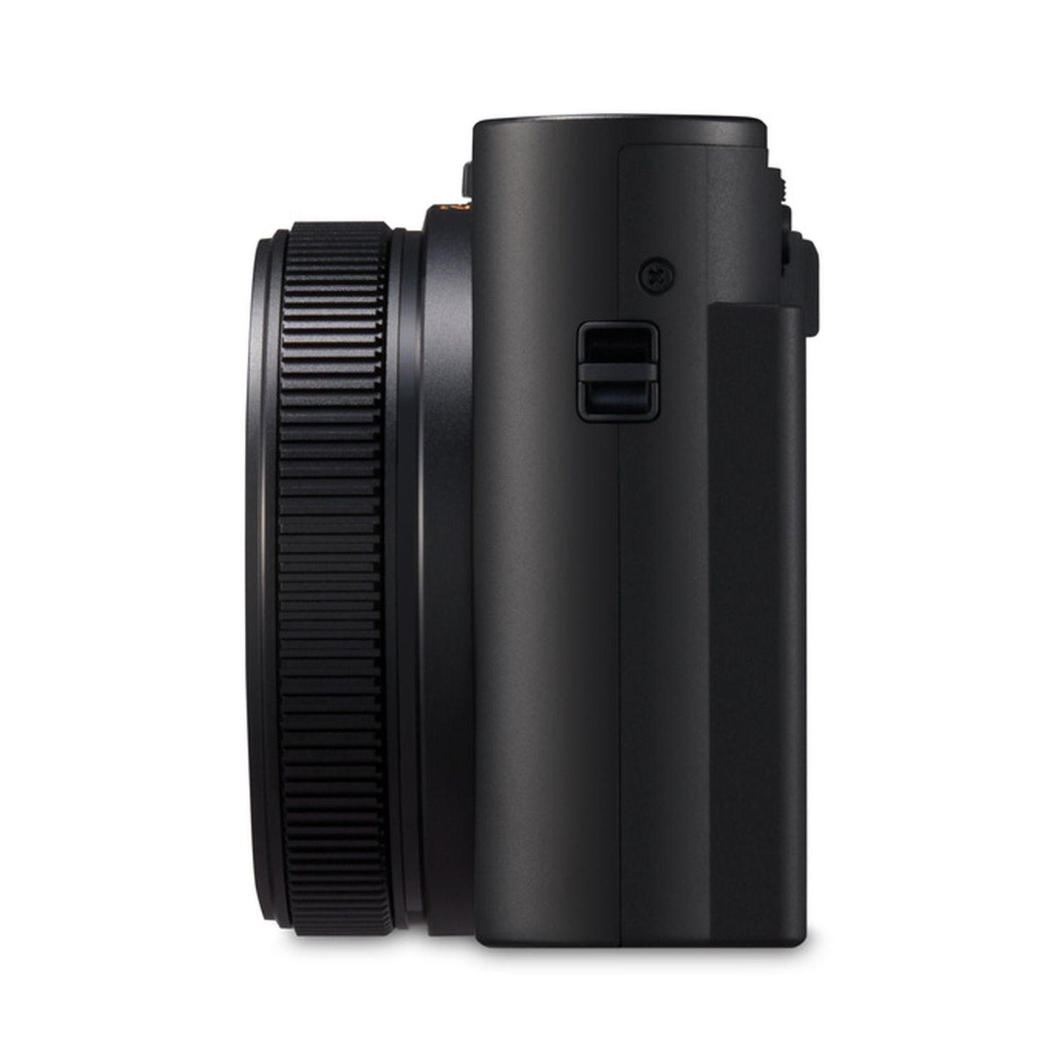 Fotocamera nera di lato con obiettivo e controlli.