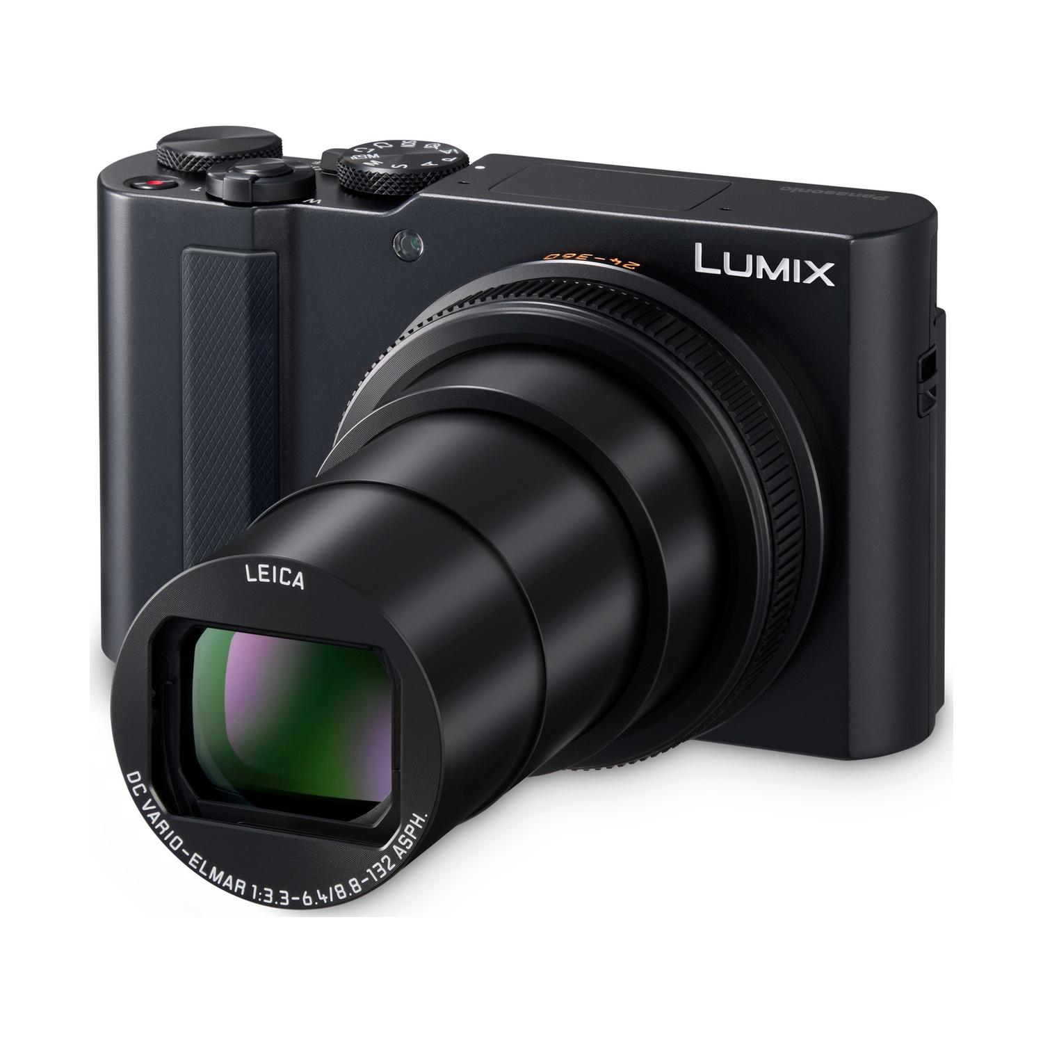 Fotocamera digitale Panasonic Lumix nera con obiettivo Leica DC Vario-Elmar su sfondo bianco.