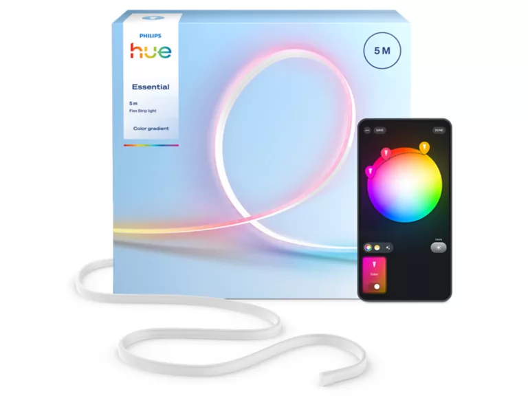 Caja de tira de luz flexible Philips Hue Essential de 5M con teléfono mostrando control de degradado.