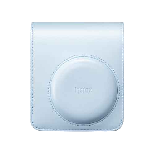 Una funda de cámara azul claro con el logo de Instax.